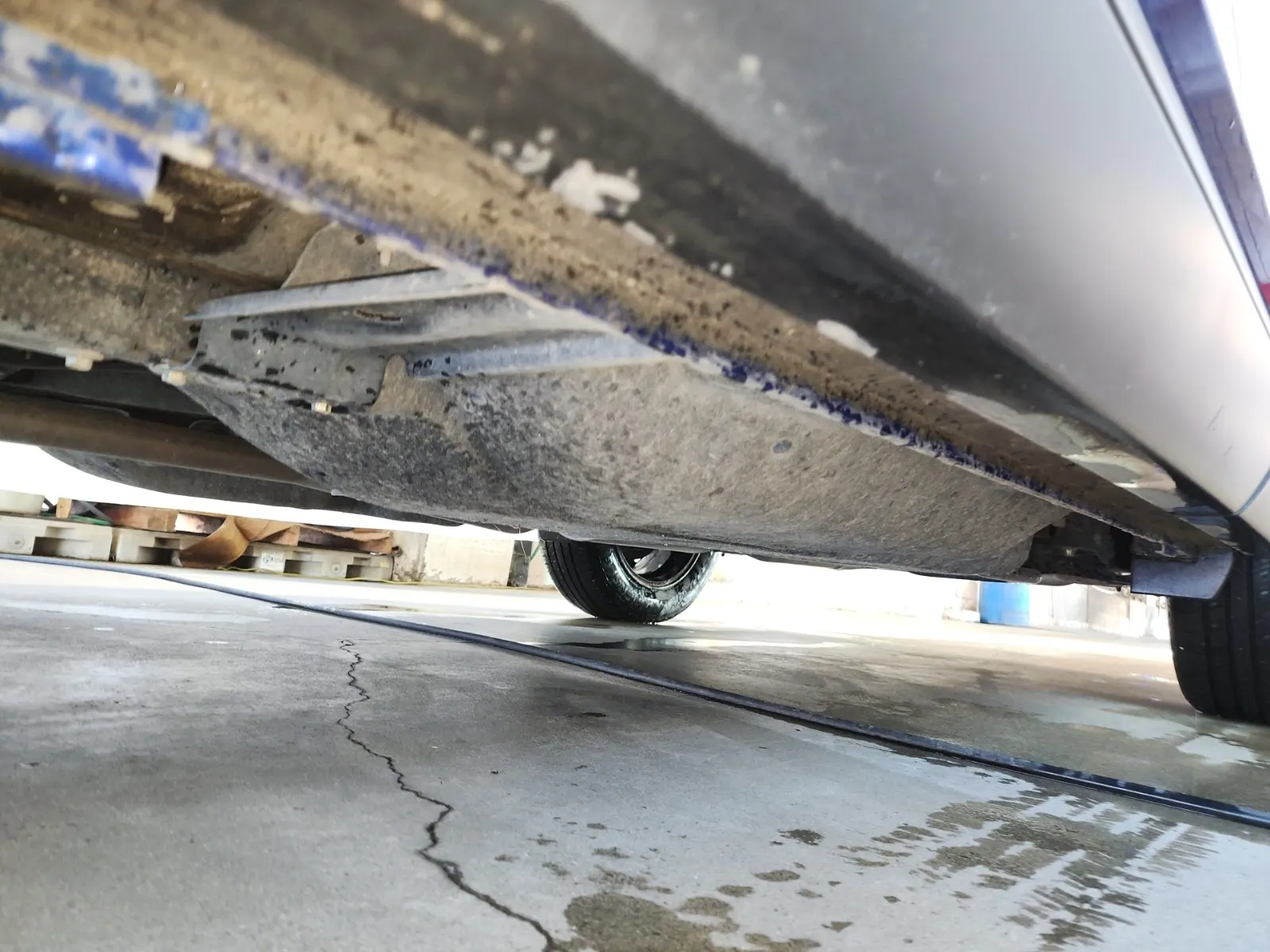 Undercarriage - Driver Photo