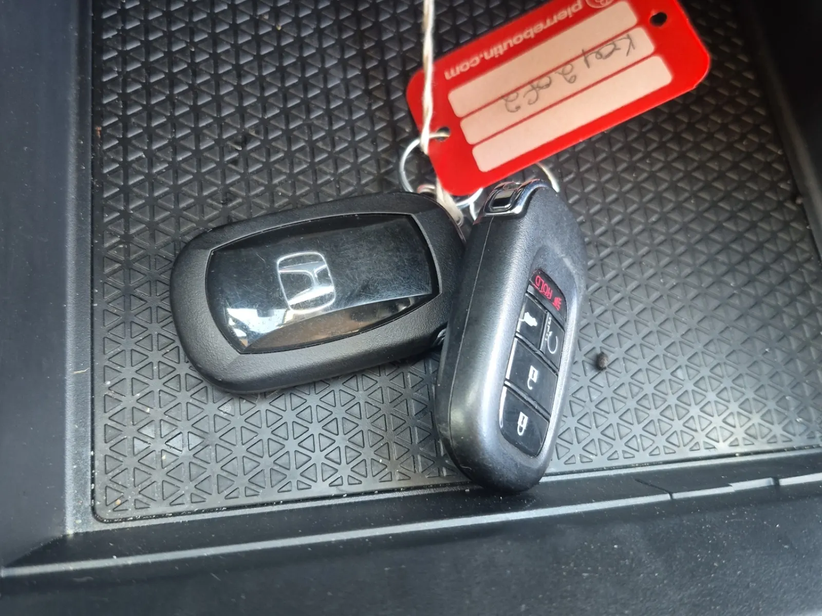 Keys/Fobs/Manual Photo