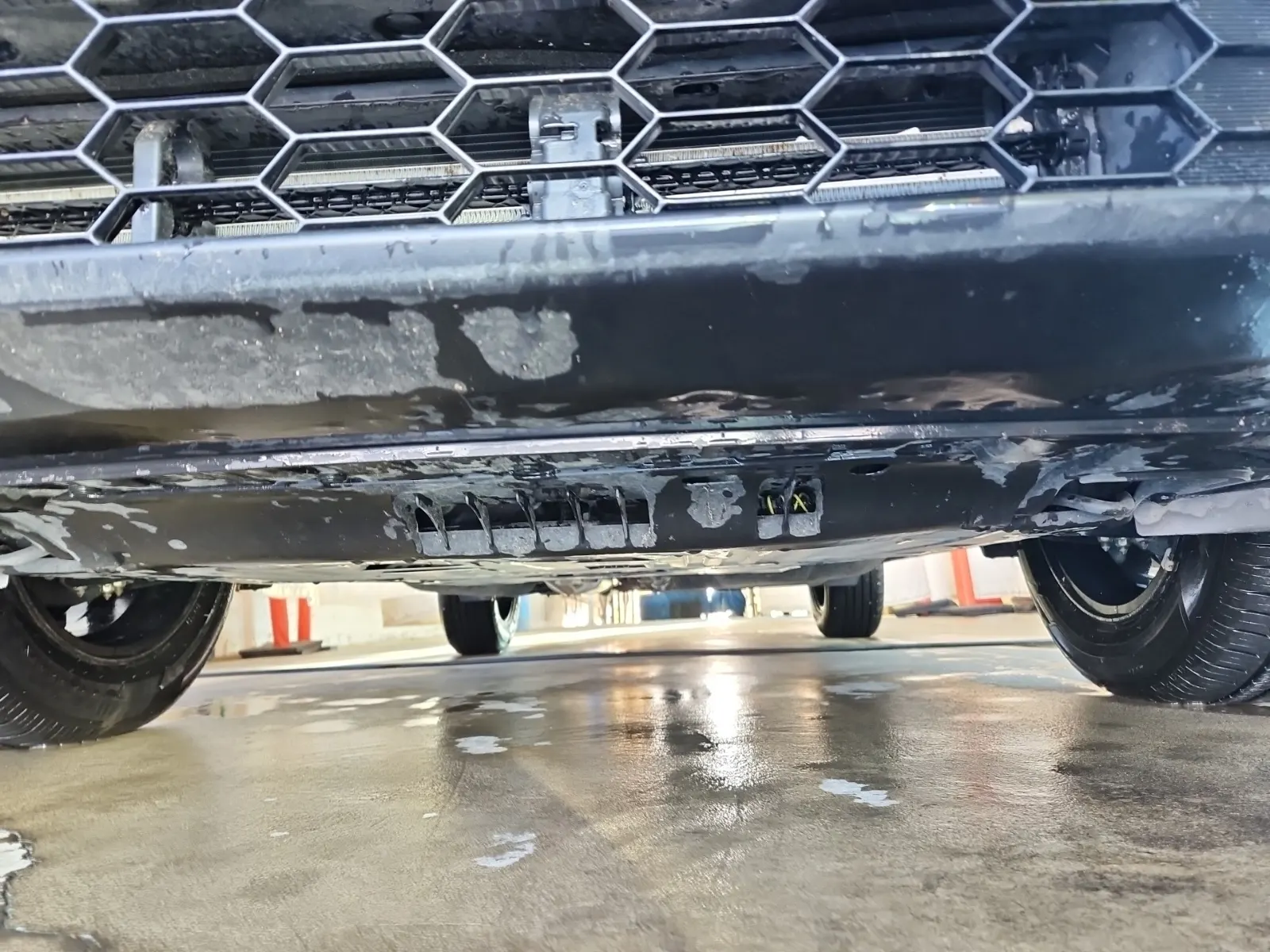 Undercarriage - Front Photo