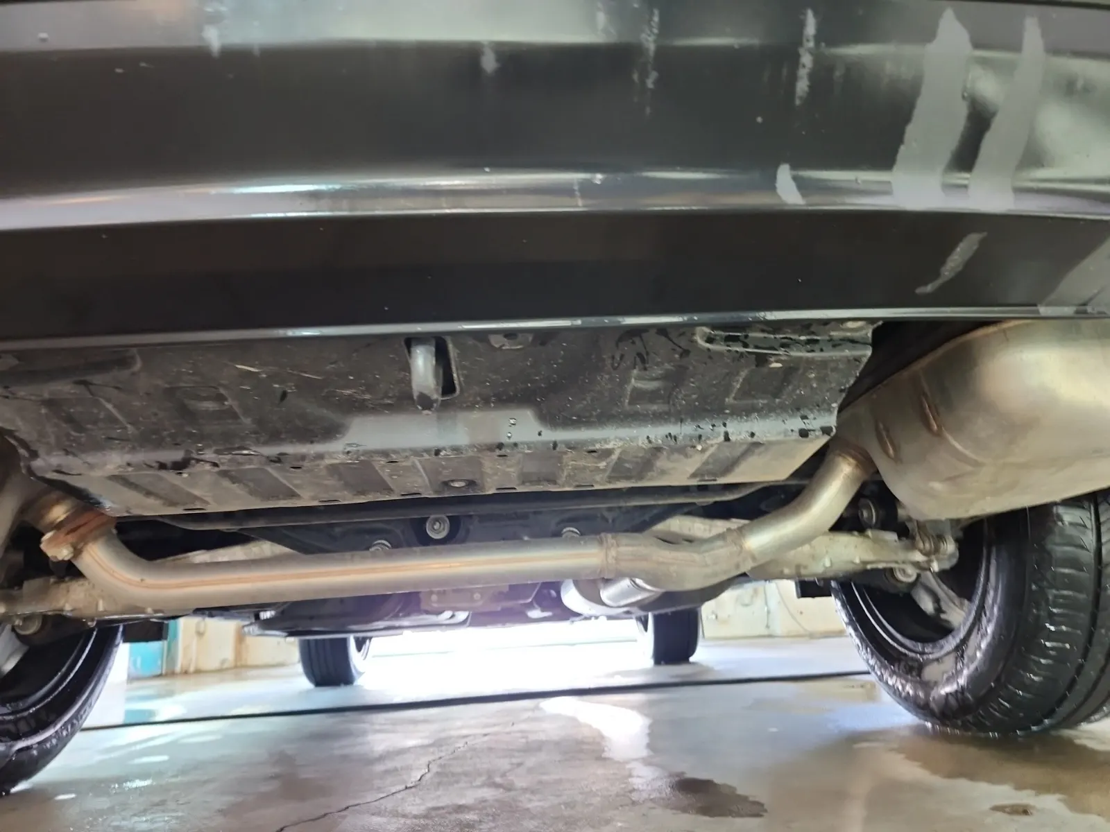 Undercarriage - Rear Photo