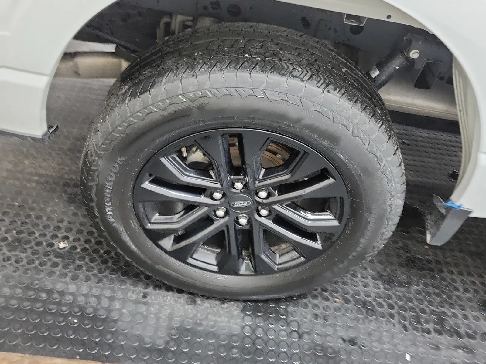 Right Rear Wheel/Tire Photo