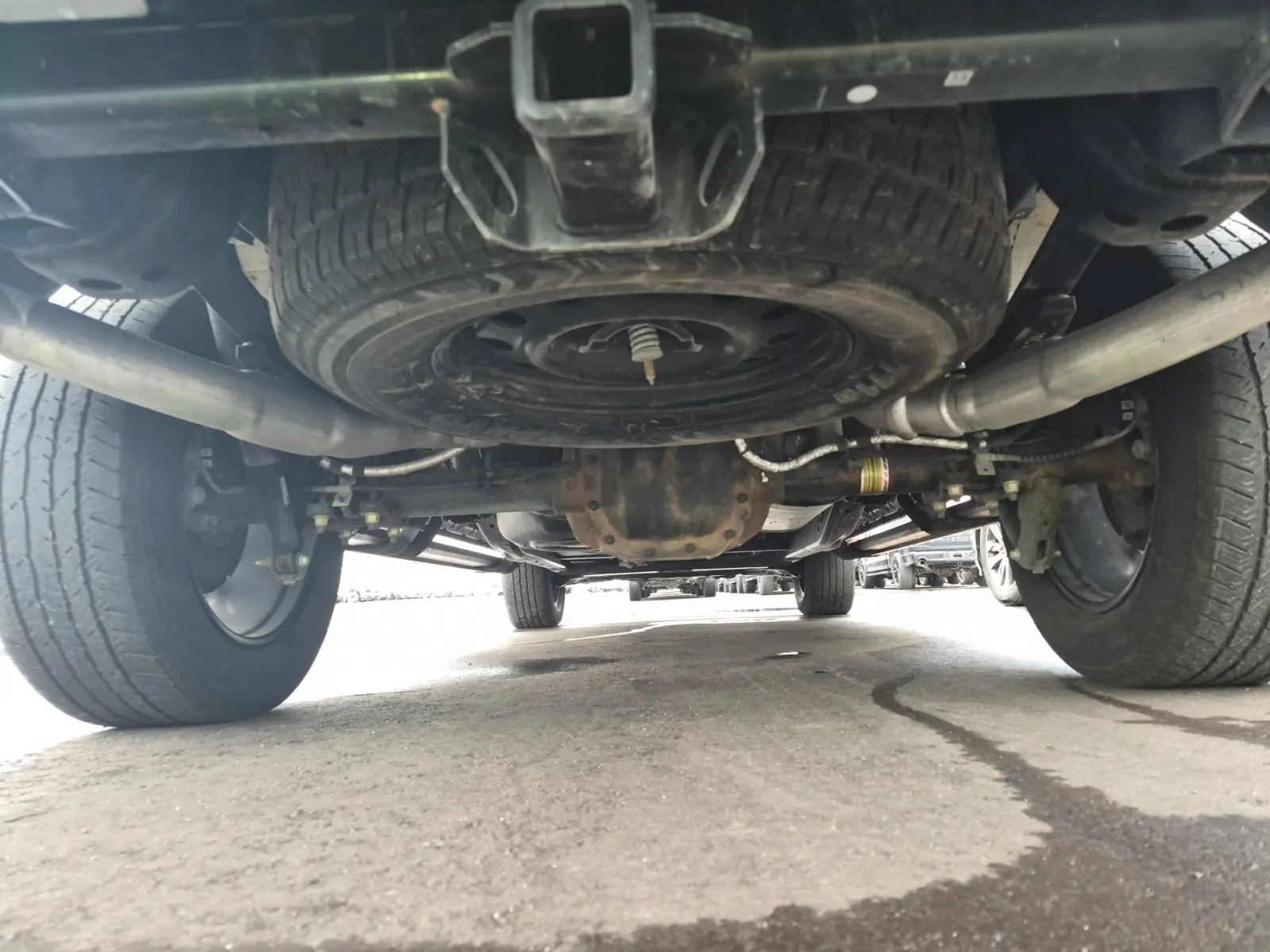 Undercarriage - Rear Photo