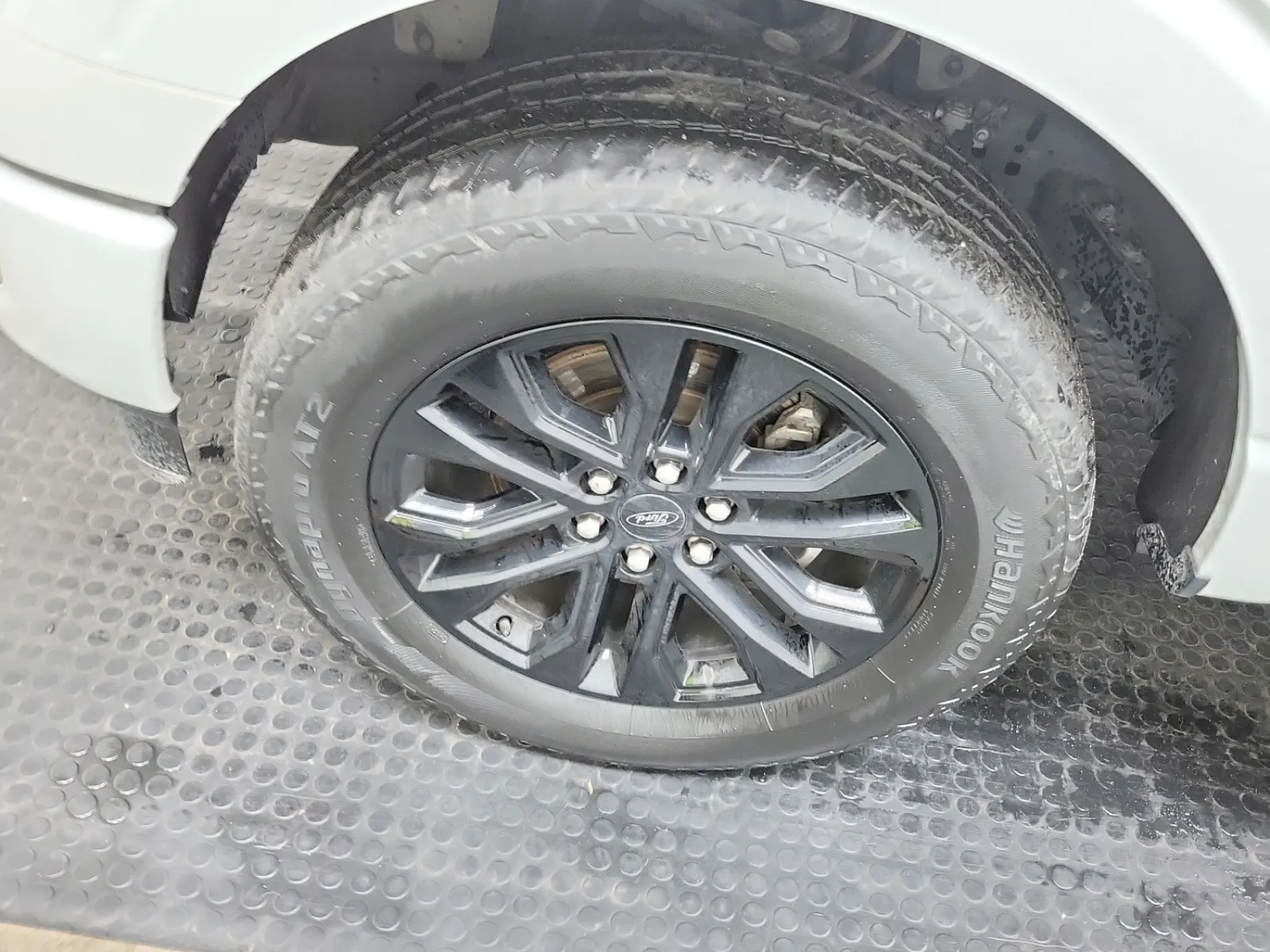 Front driver wheel/tire photo