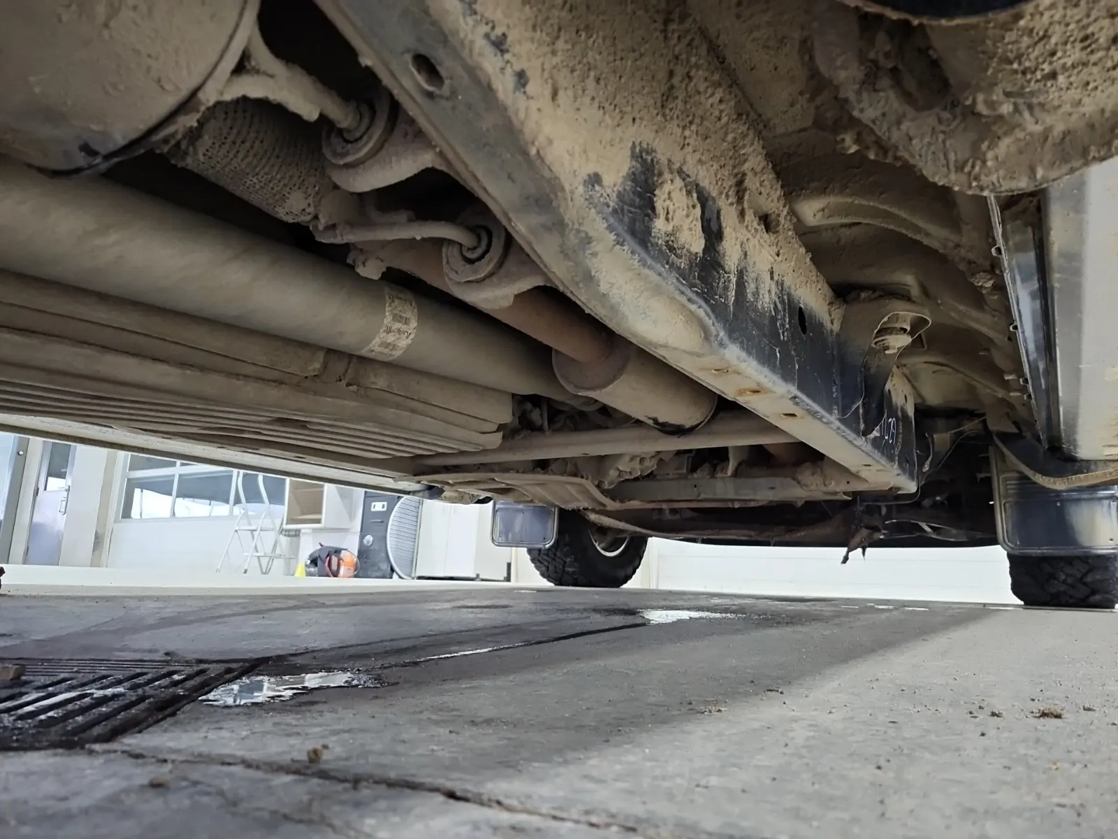 Undercarriage - Passenger Photo