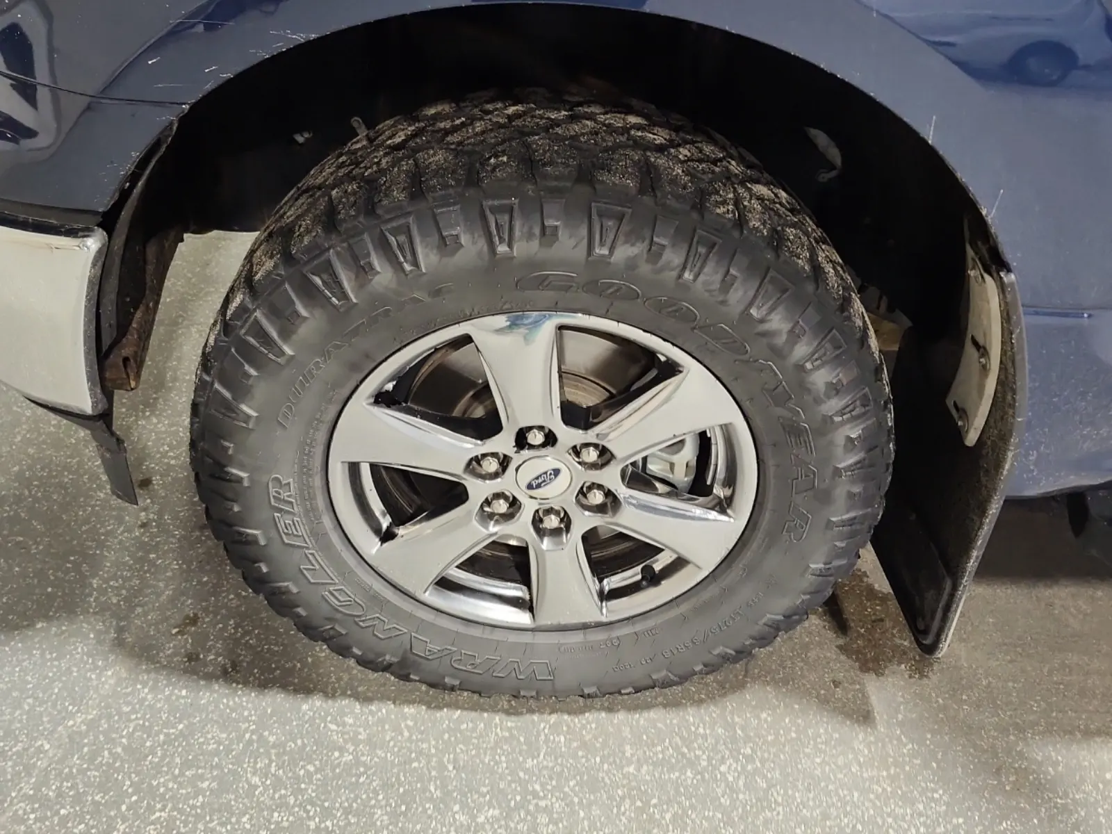 Front driver wheel/tire photo