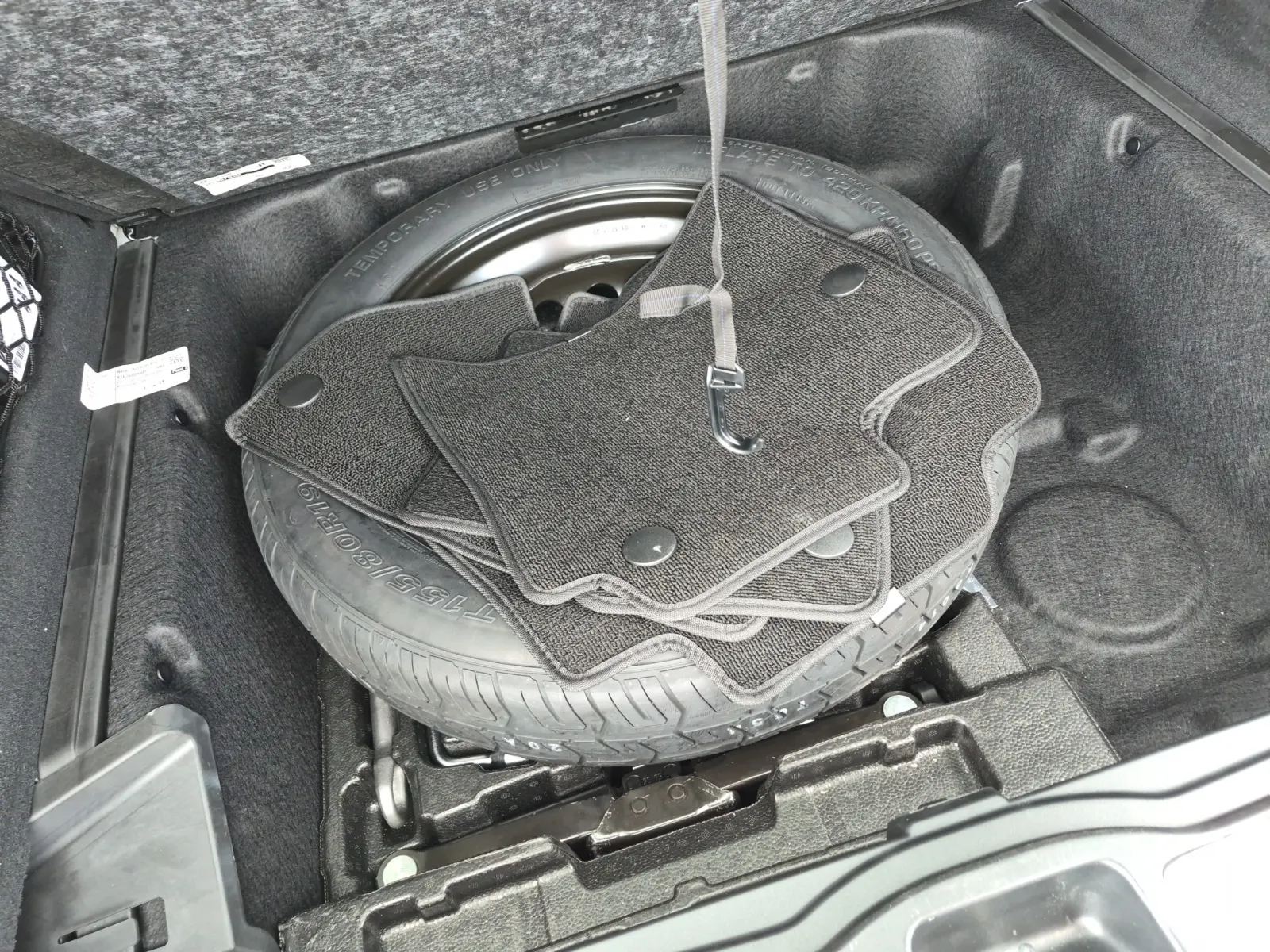 Spare Tire & Wheel Photo