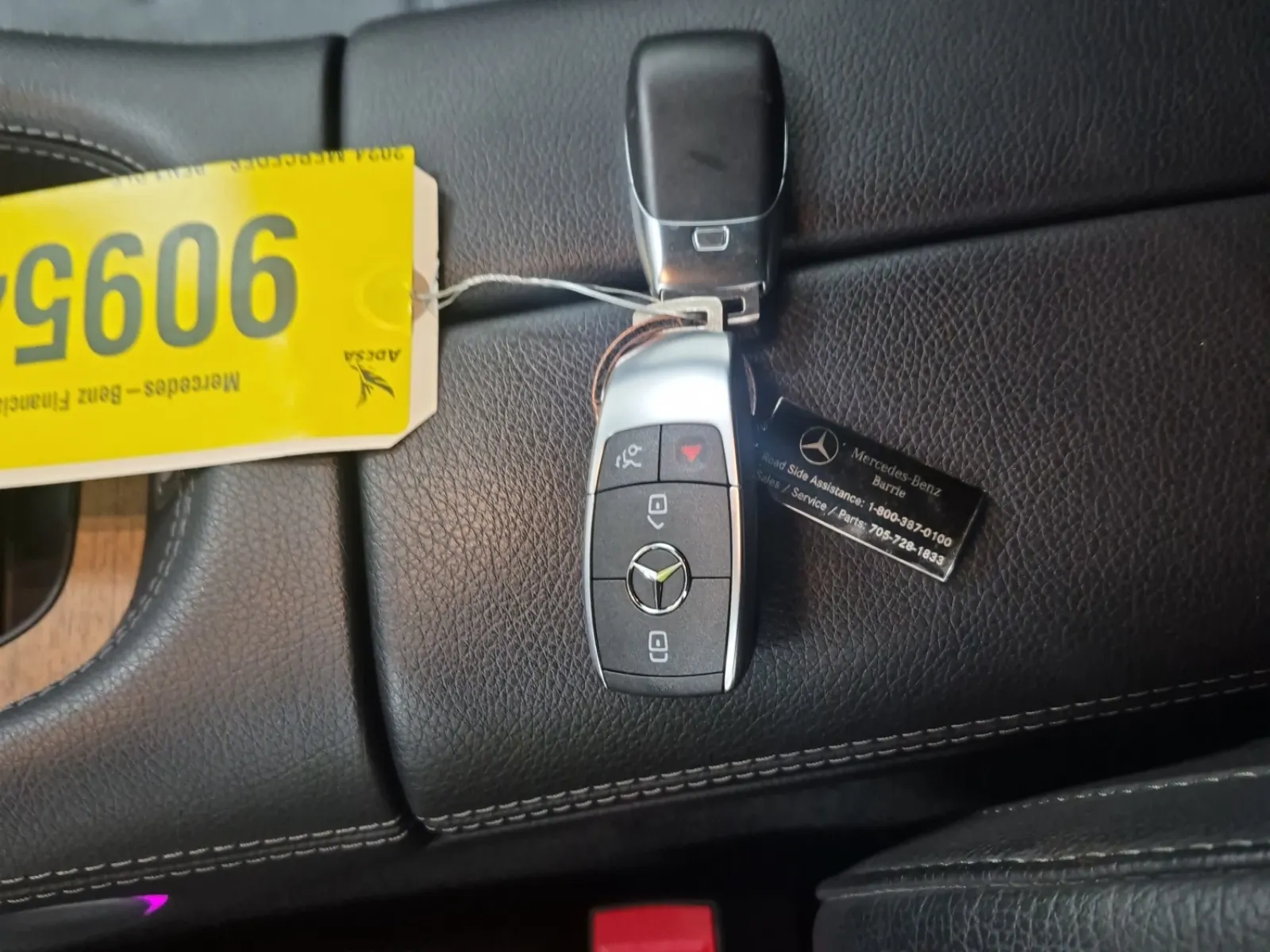 Keys/Fobs/Manual Photo