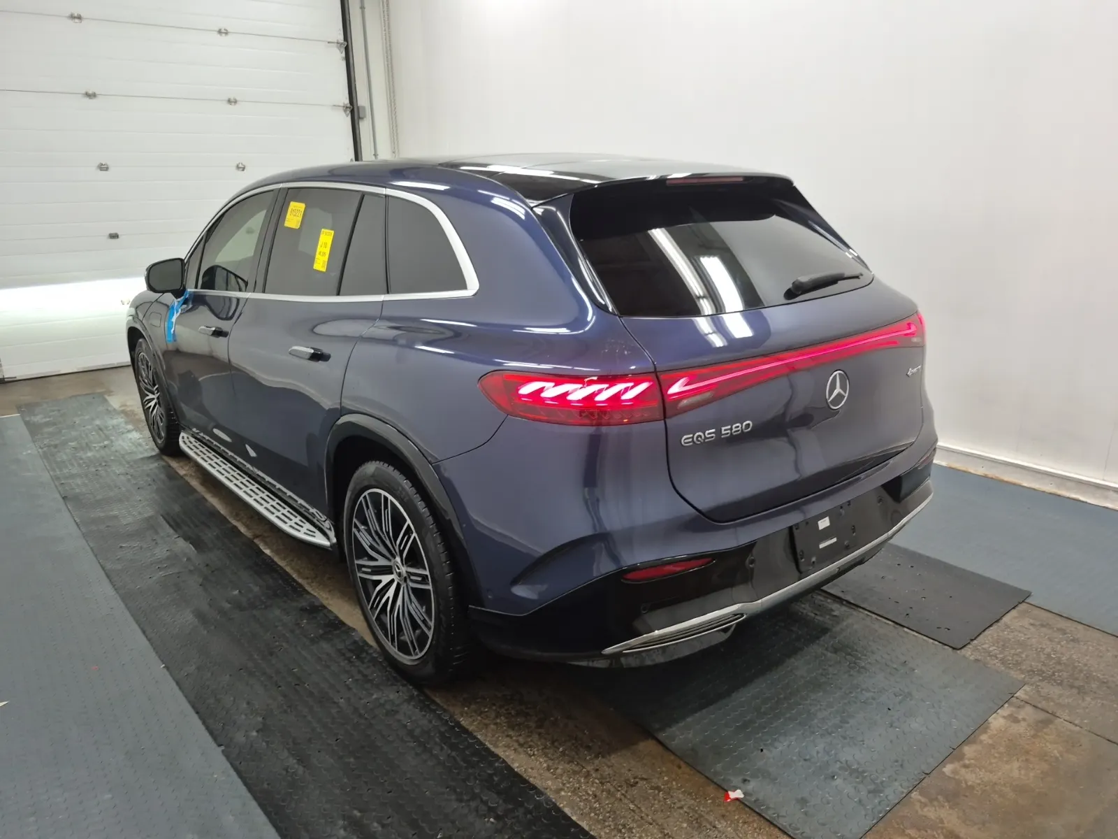 Driver Rear 3/4 Photo