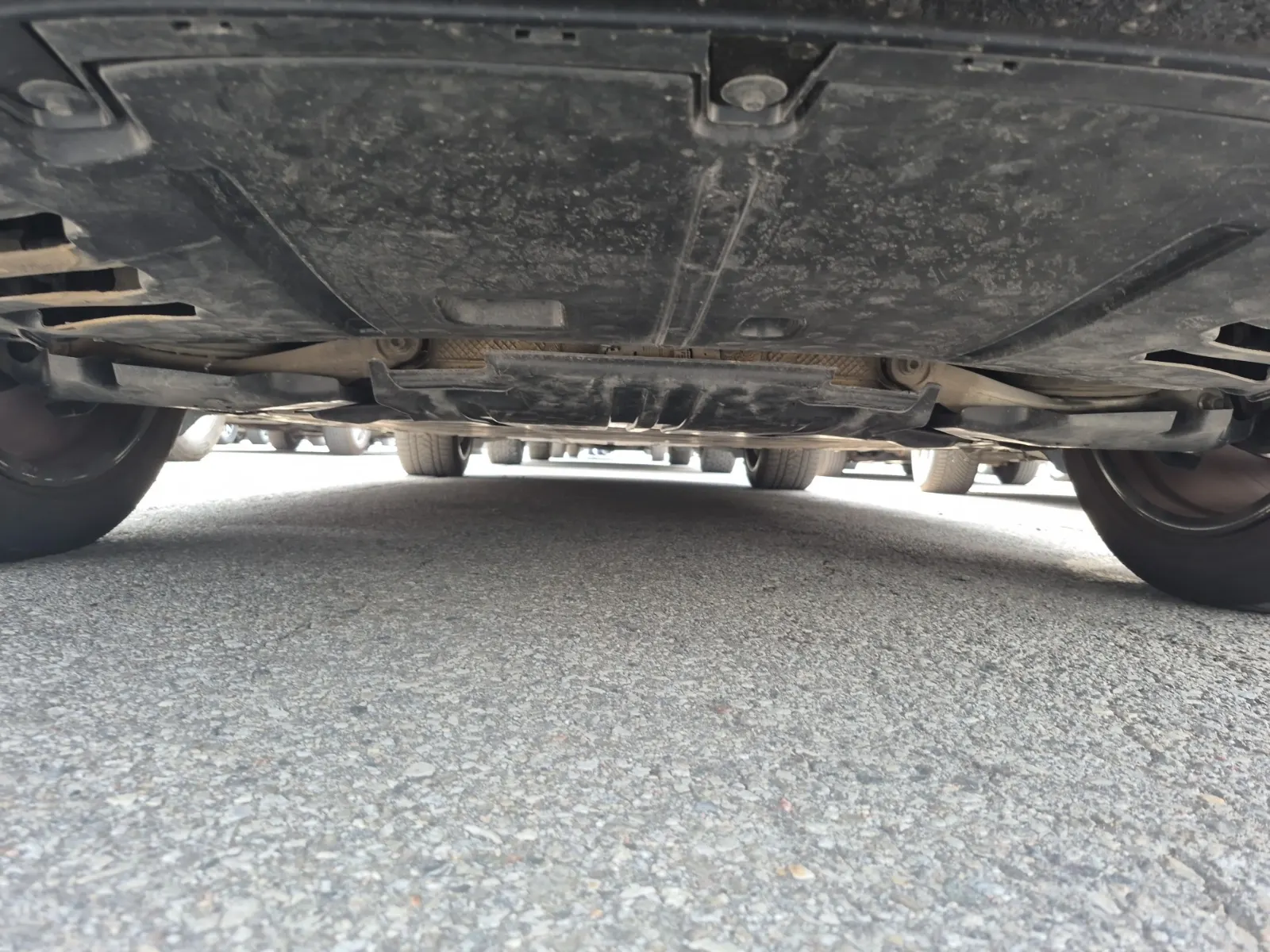 Undercarriage - Rear Photo