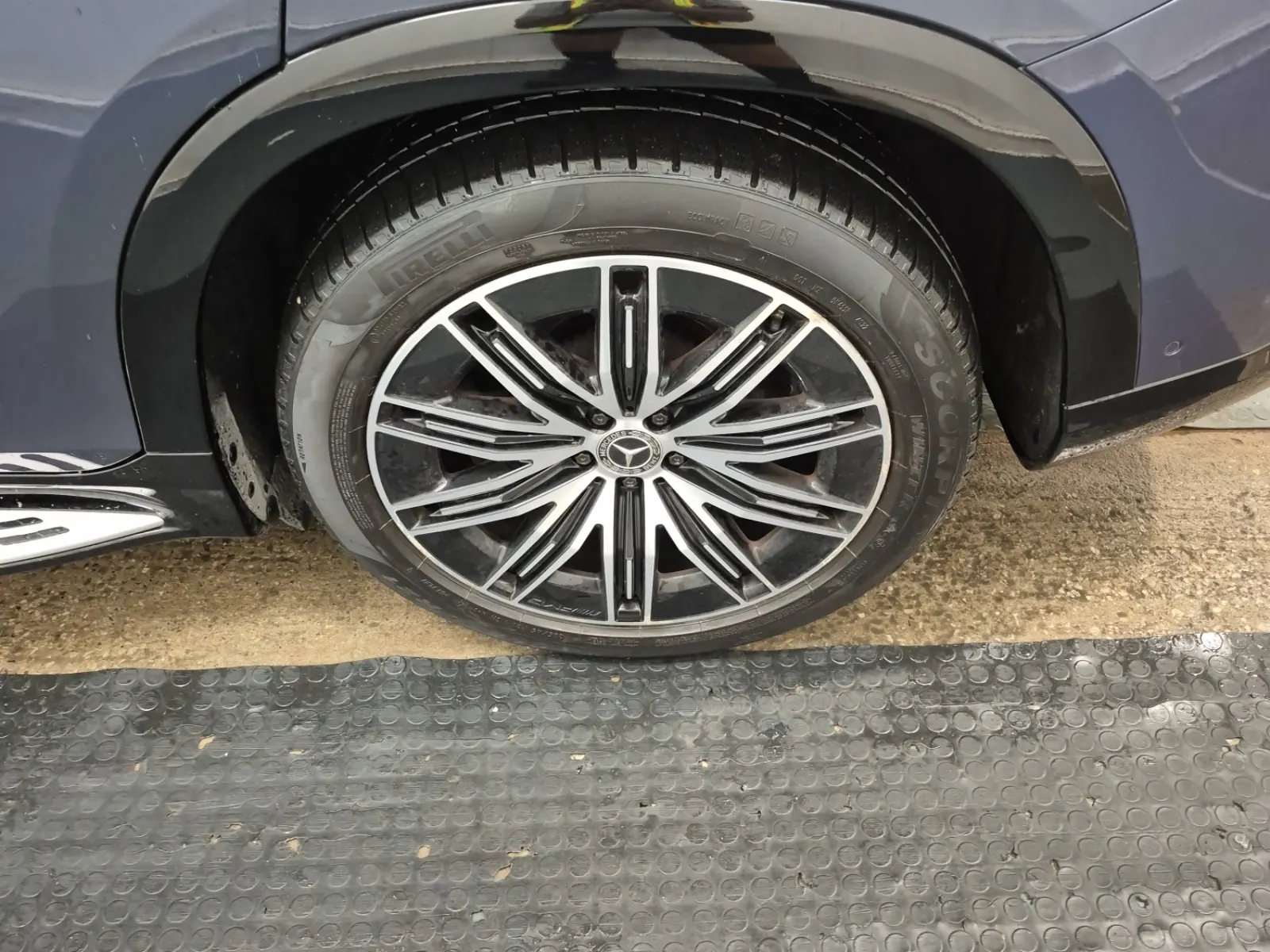 Left Rear Wheel/Tire Photo