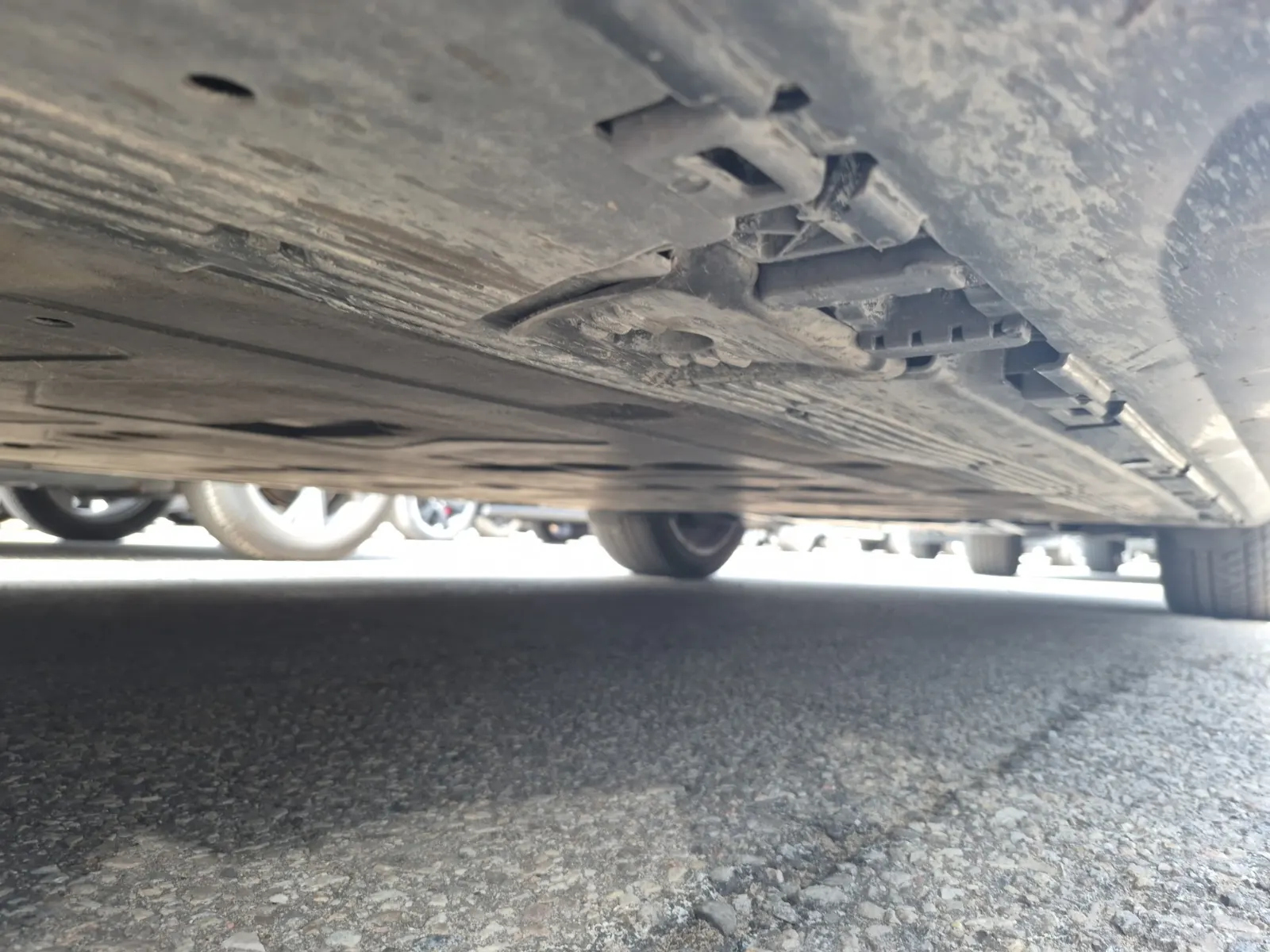 Undercarriage - Driver Photo