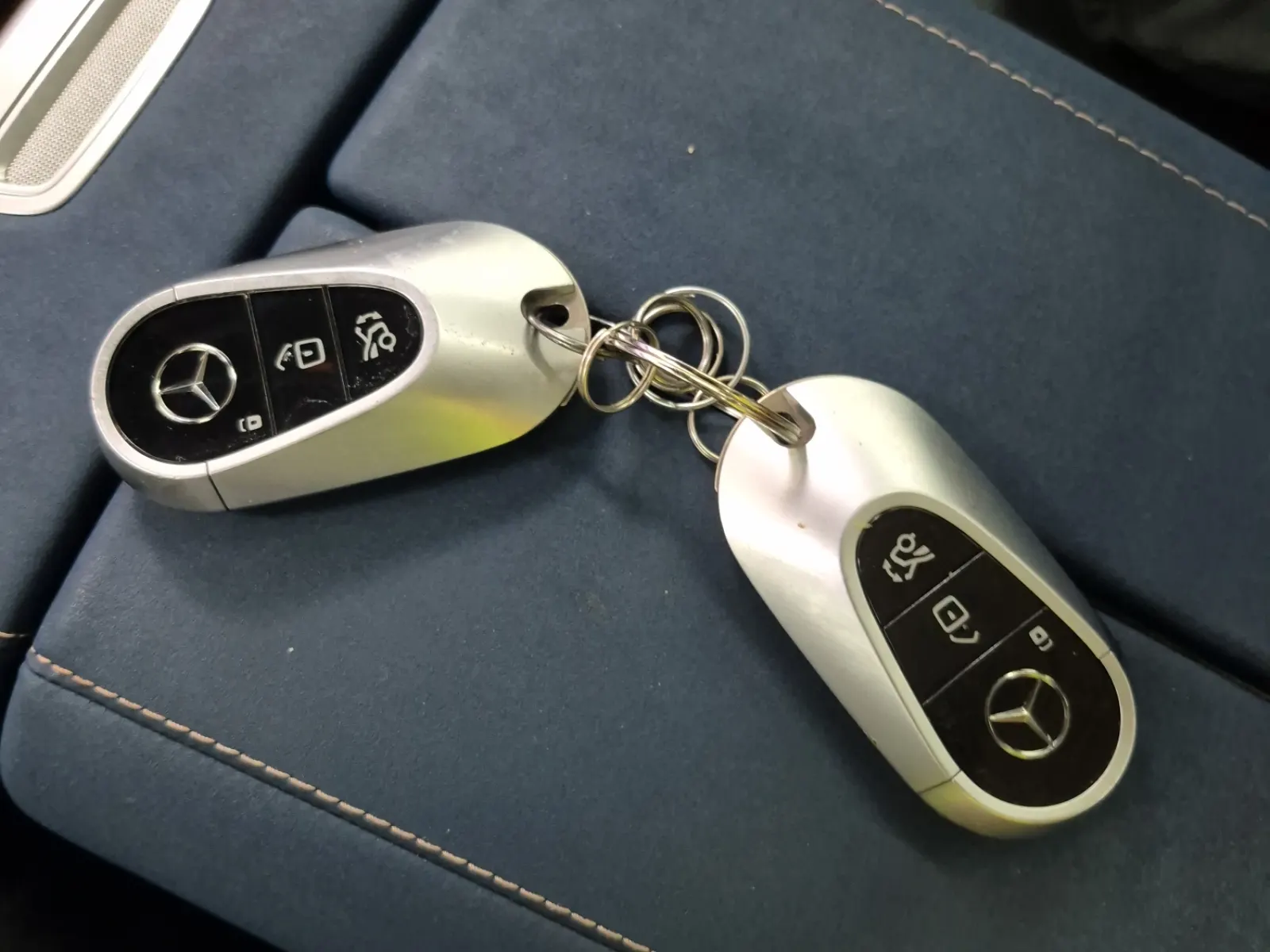 Keys/Fobs/Manual Photo
