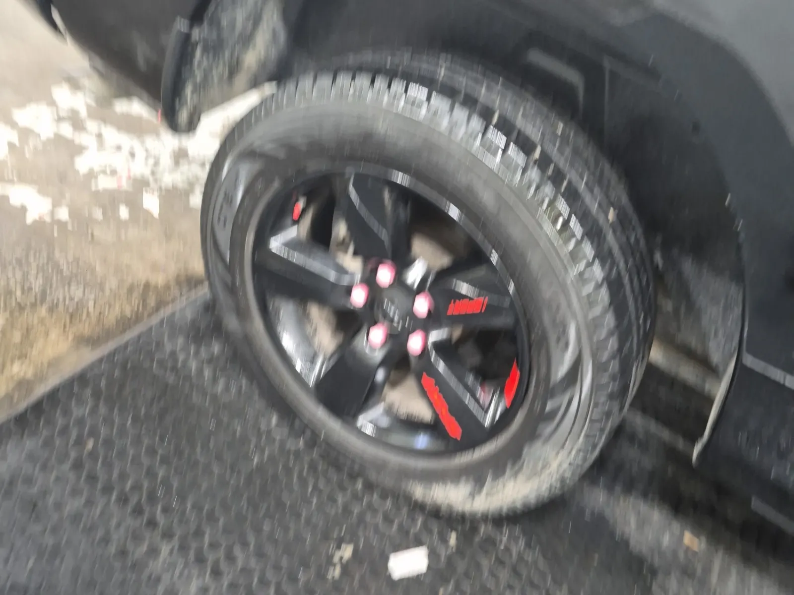 Right Rear Wheel/Tire Photo