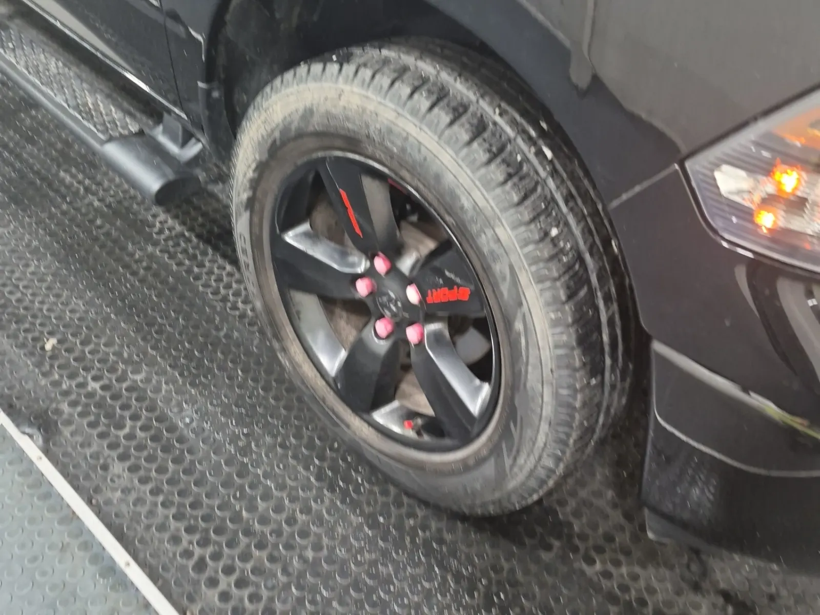Right Front Wheel/Tire Photo