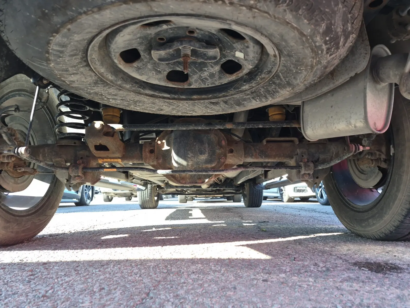 Undercarriage - Rear Photo