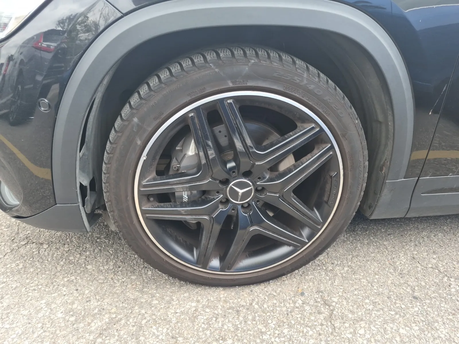 Front driver wheel/tire photo