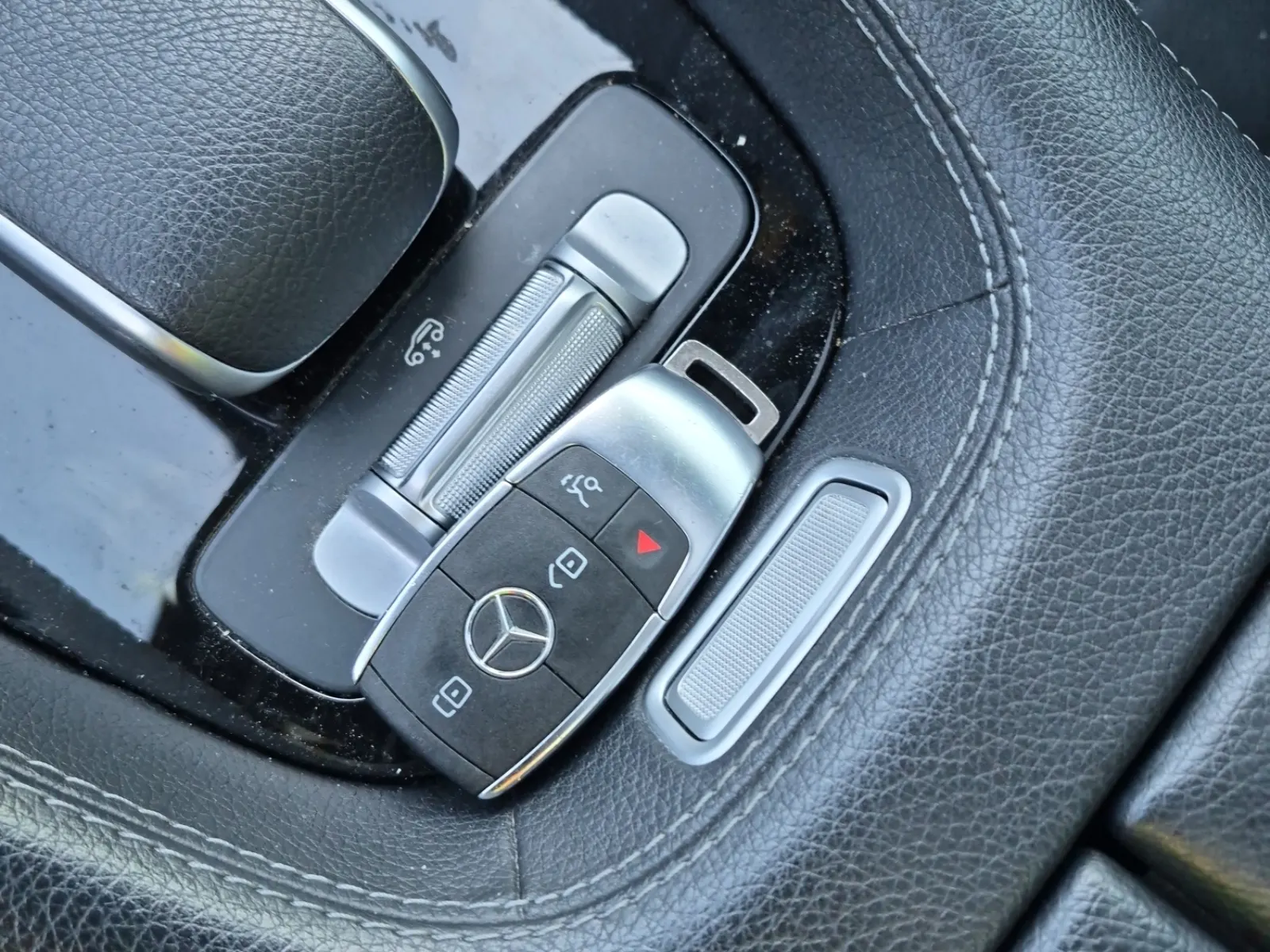 Keys/Fobs/Manual Photo