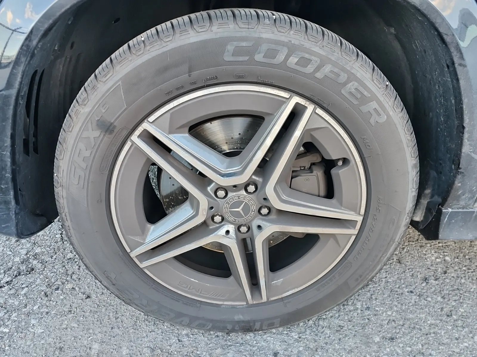 Front driver wheel/tire photo