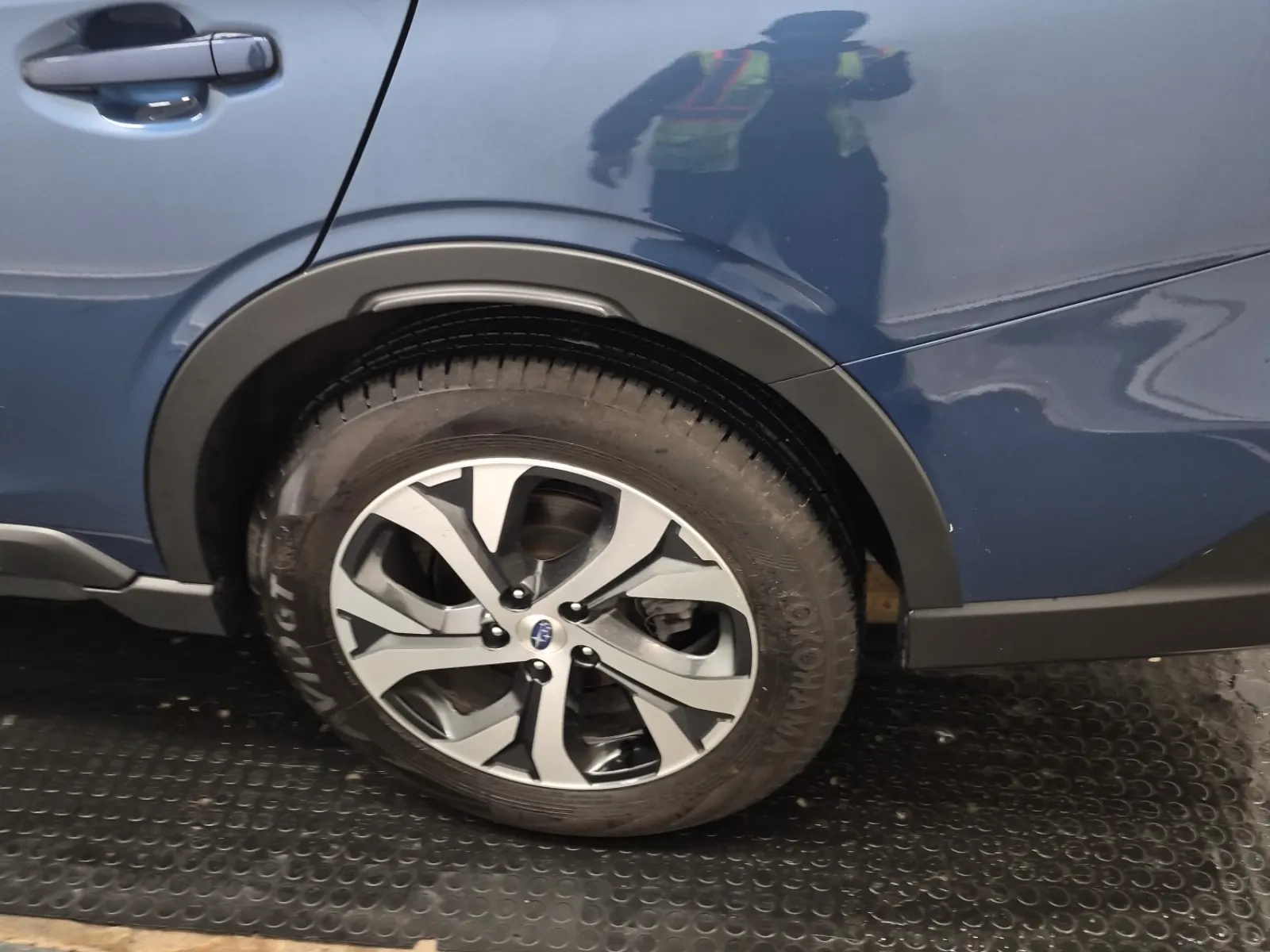 Left Rear Wheel/Tire Photo
