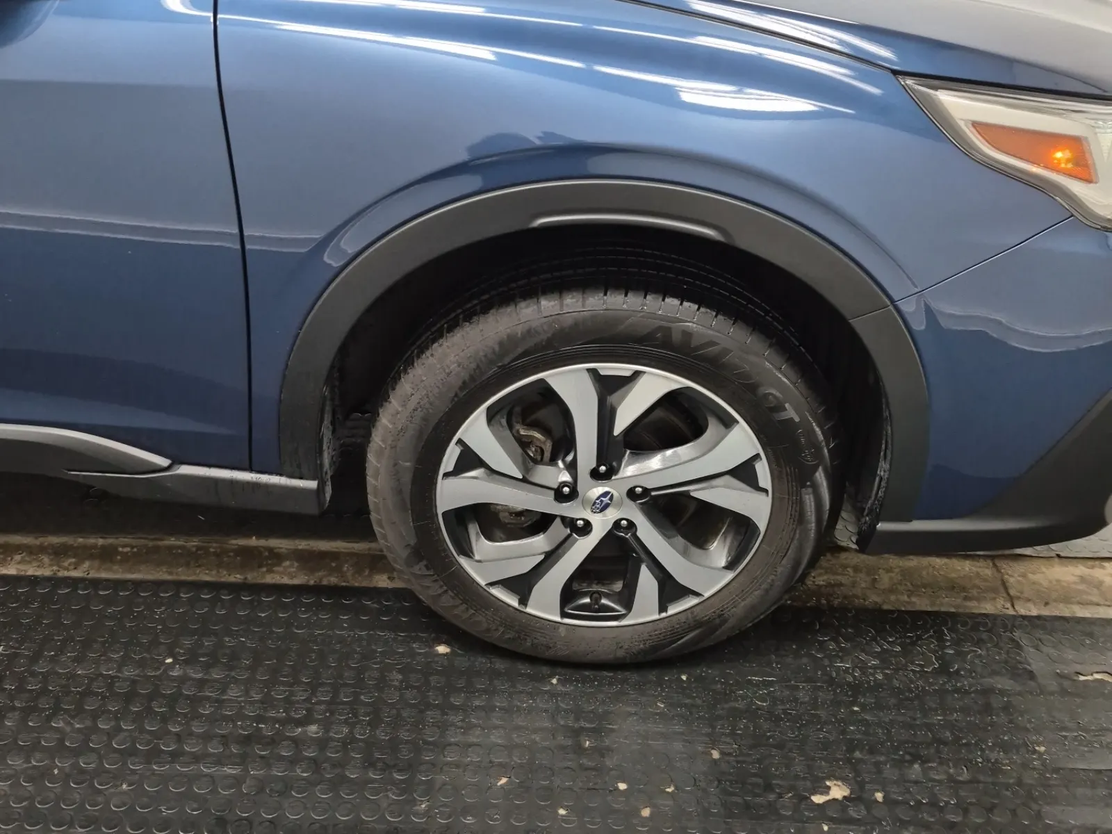 Right Front Wheel/Tire Photo