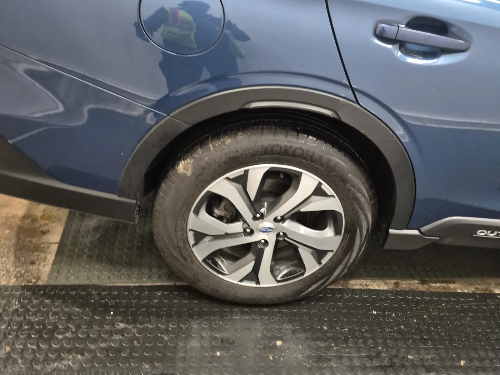 Right Rear Wheel/Tire Photo