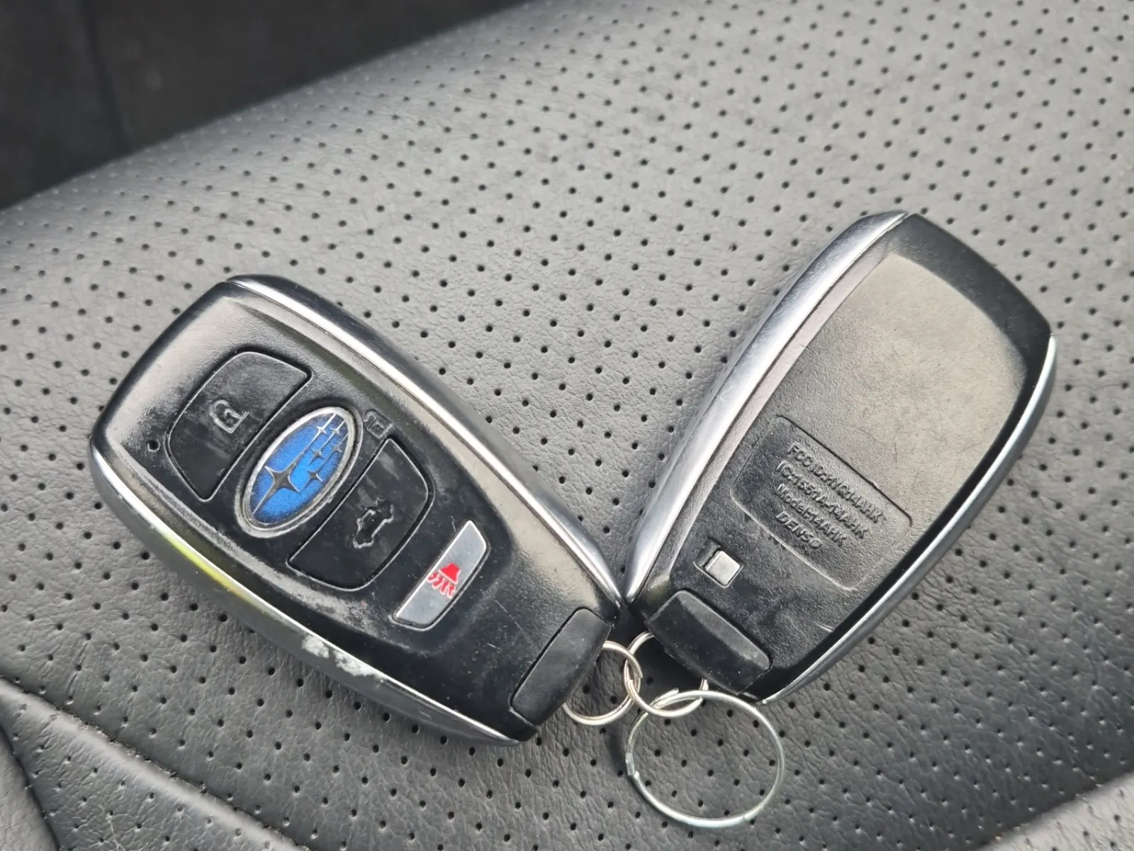 Keys/Fobs/Manual Photo