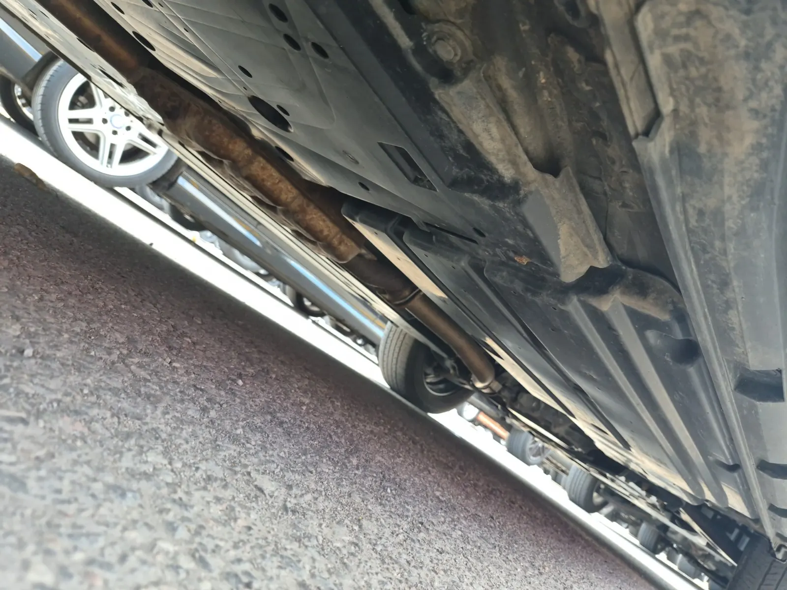 Undercarriage - Passenger Photo
