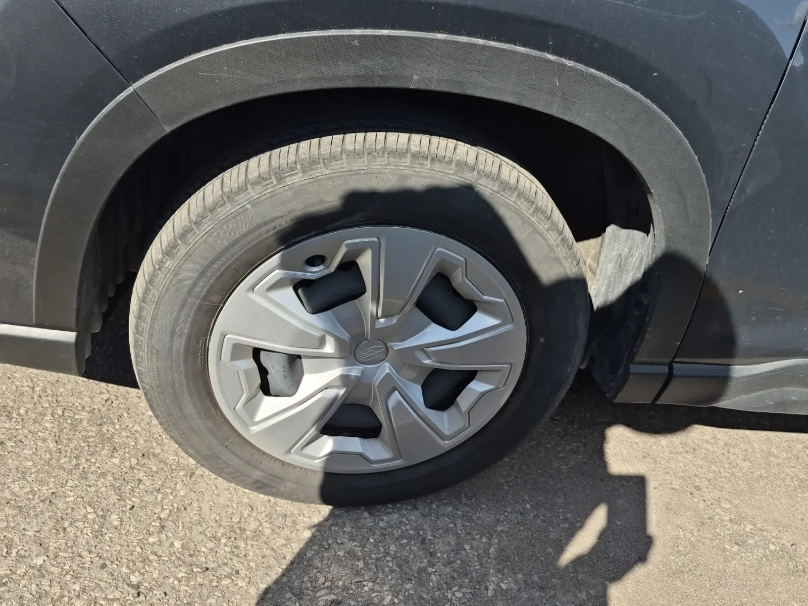 Front driver wheel/tire photo