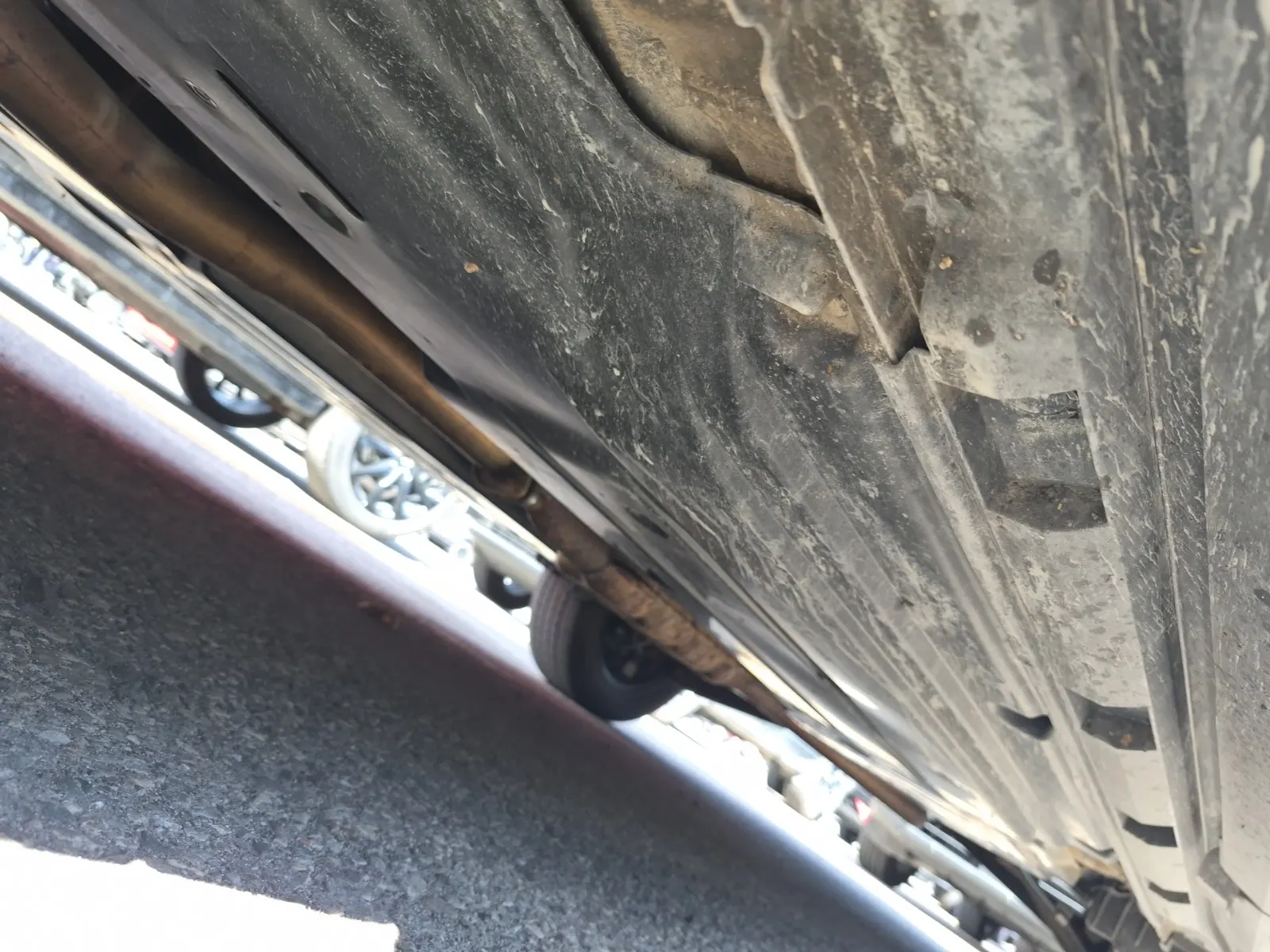 Undercarriage - Driver Photo