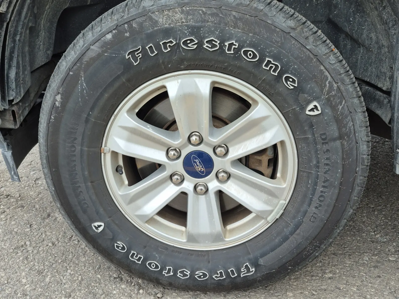 Front driver wheel/tire photo