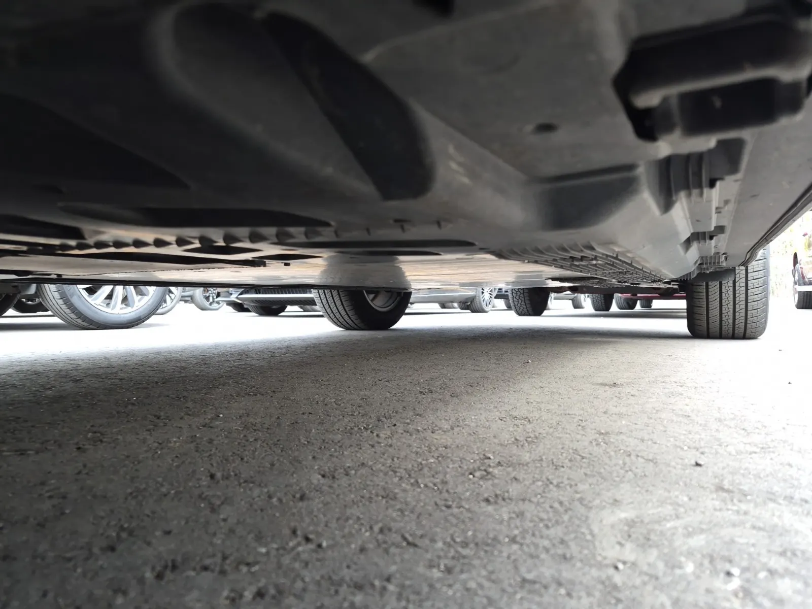 Undercarriage - Driver Photo