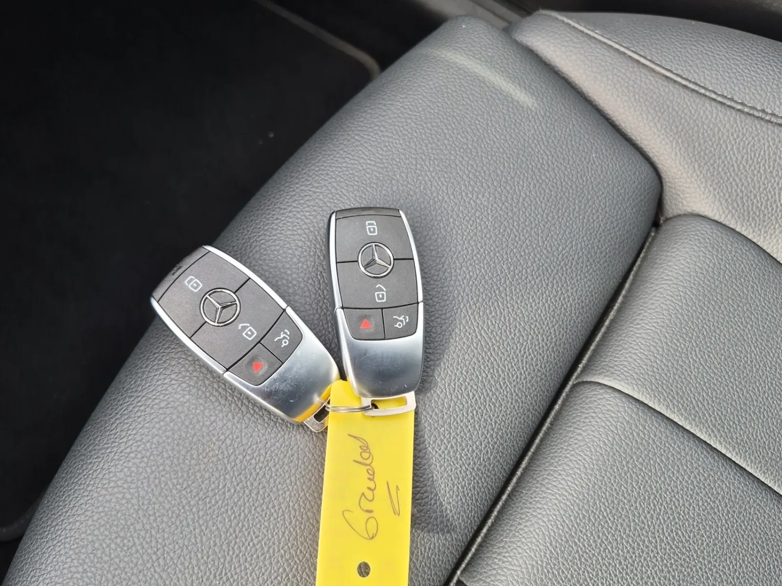 Keys/Fobs/Manual Photo
