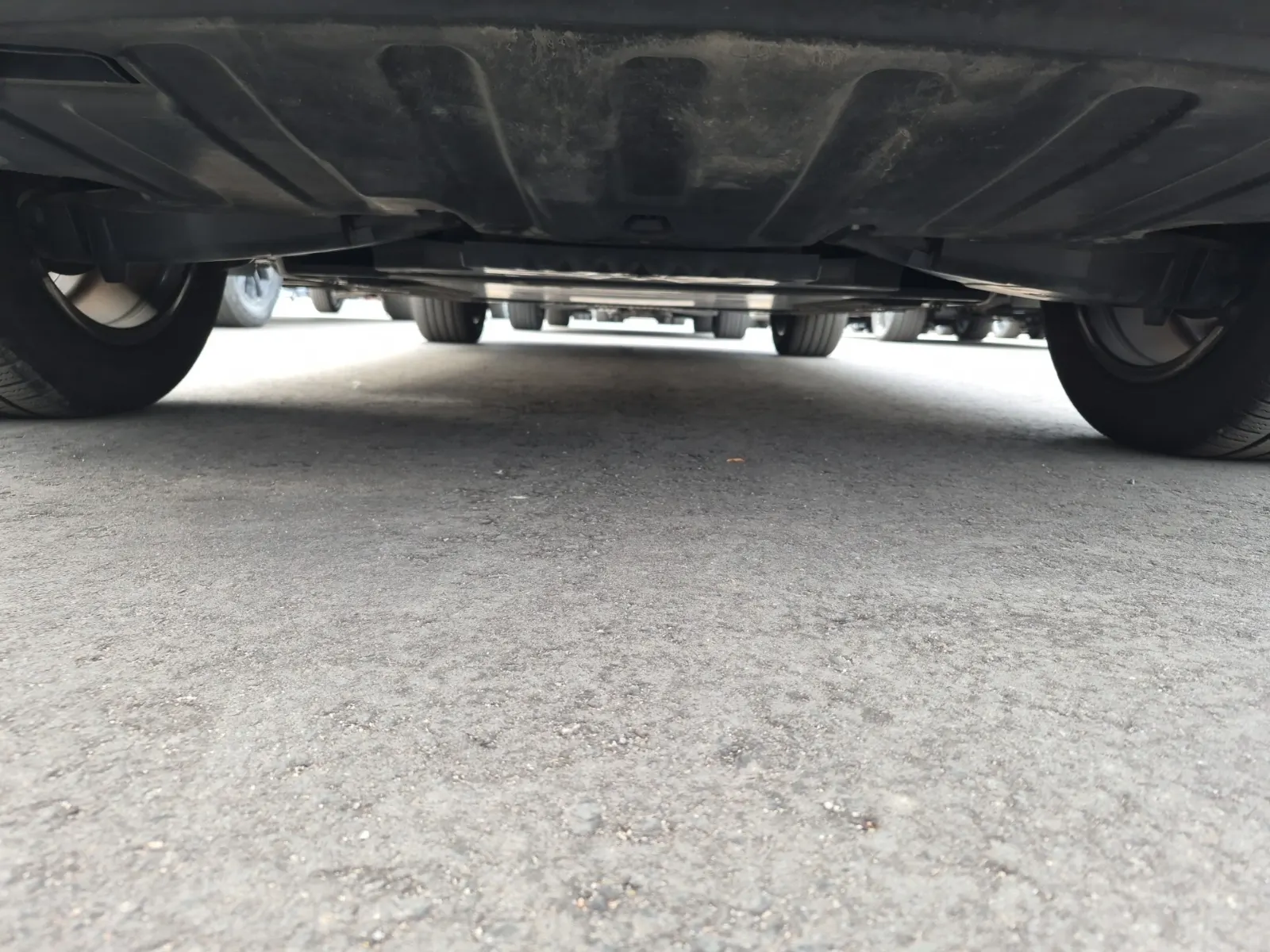 Undercarriage - Rear Photo