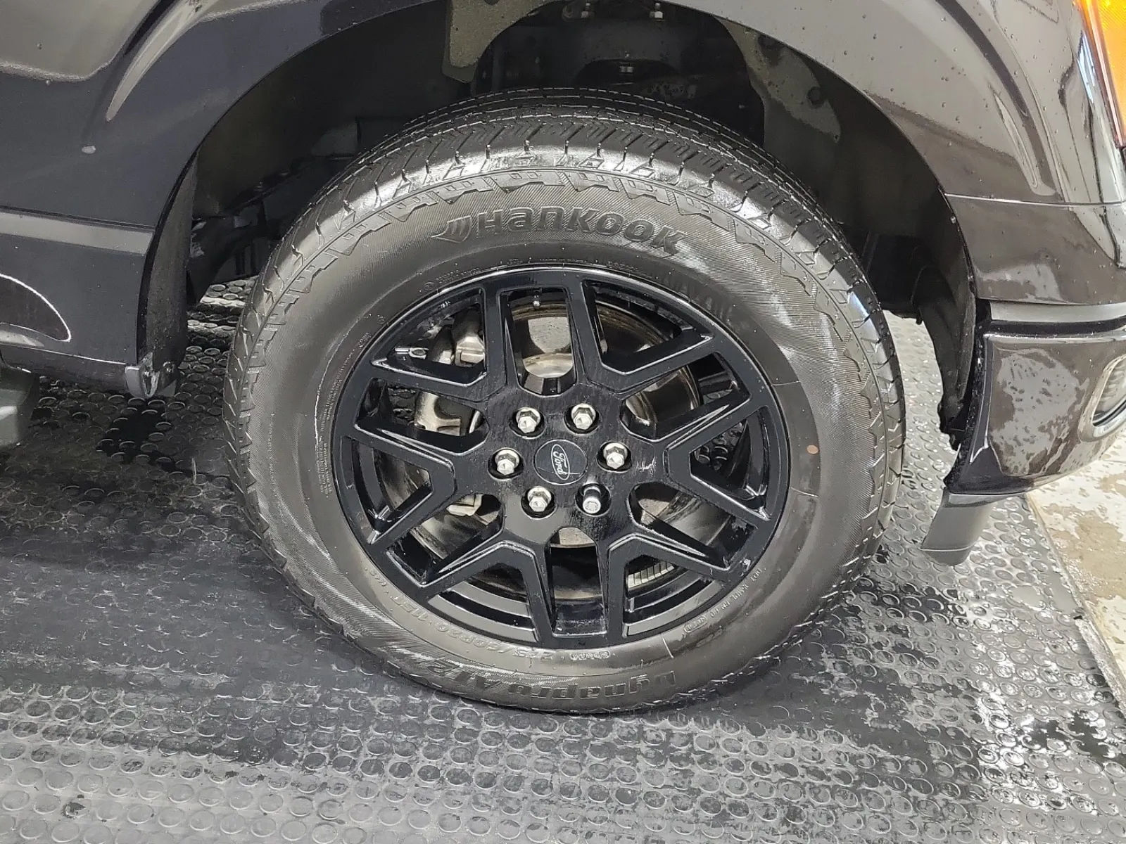 Right Front Wheel/Tire Photo
