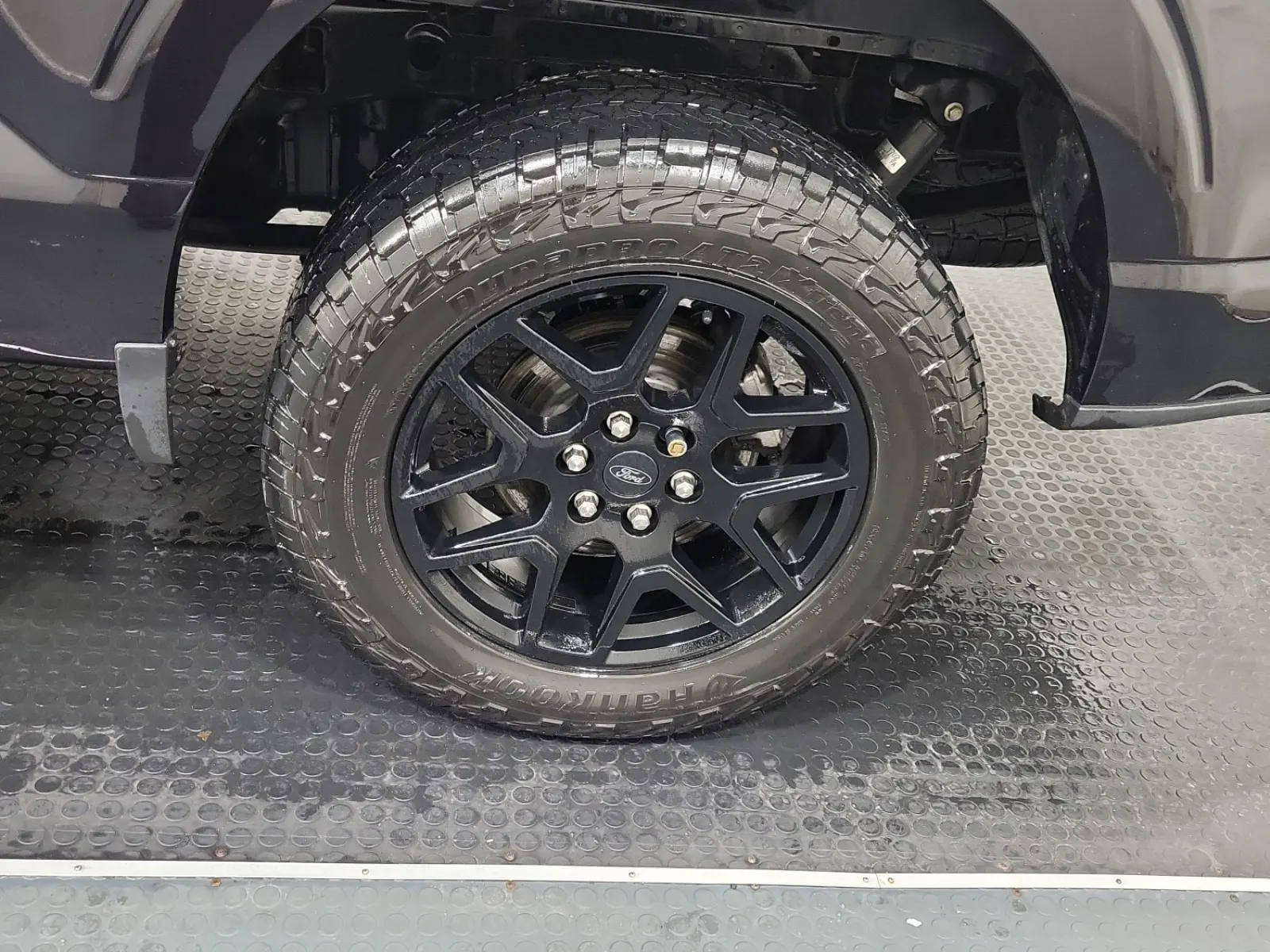 Left Rear Wheel/Tire Photo