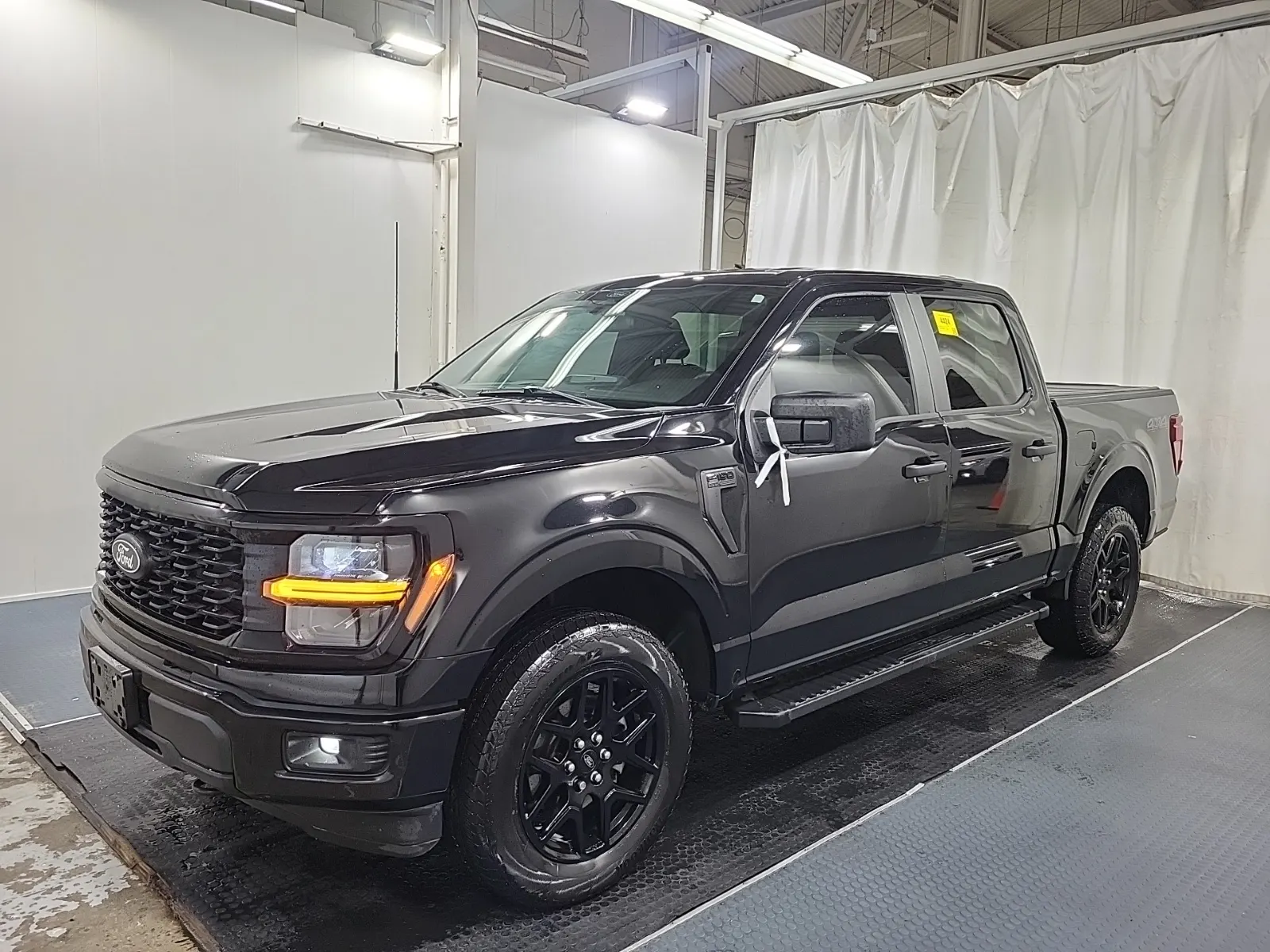 Front driver 3/4 photo