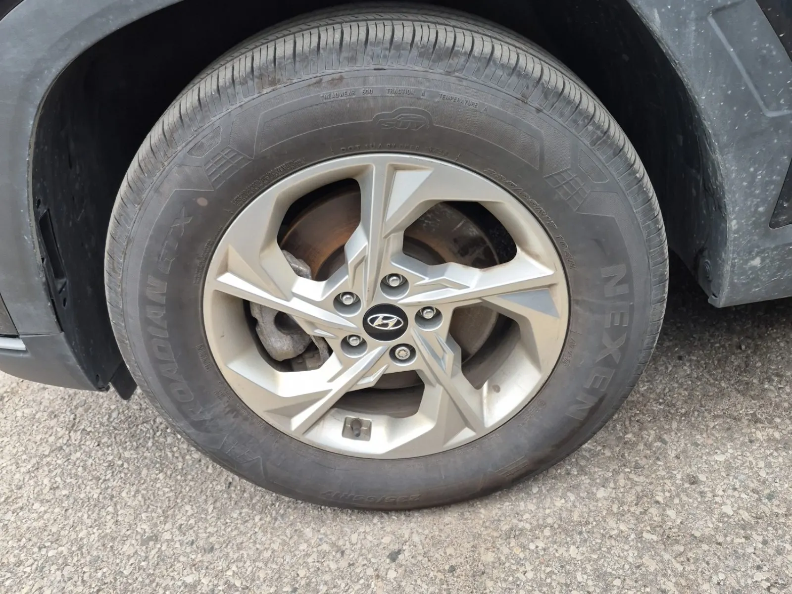 Front driver wheel/tire photo