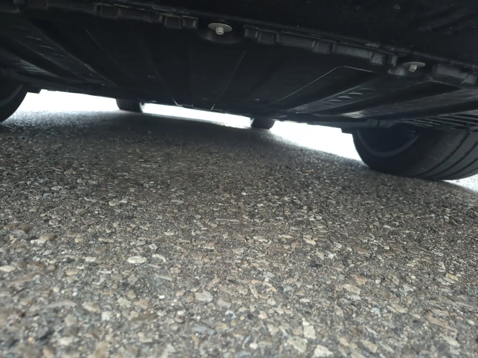 Undercarriage - Rear Photo