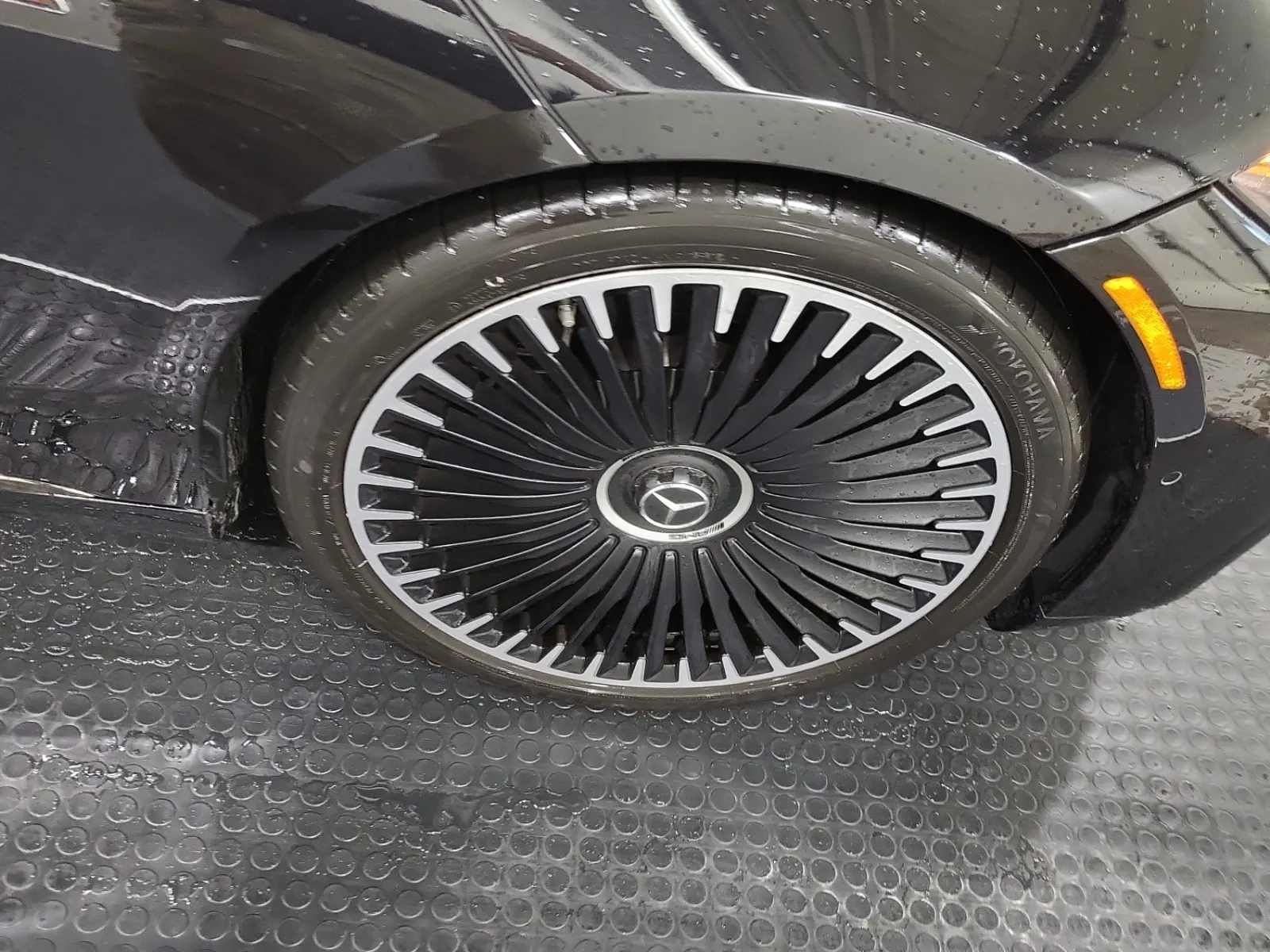 Right Front Wheel/Tire Photo