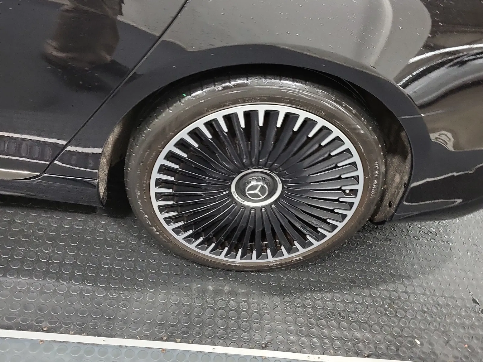 Left Rear Wheel/Tire Photo