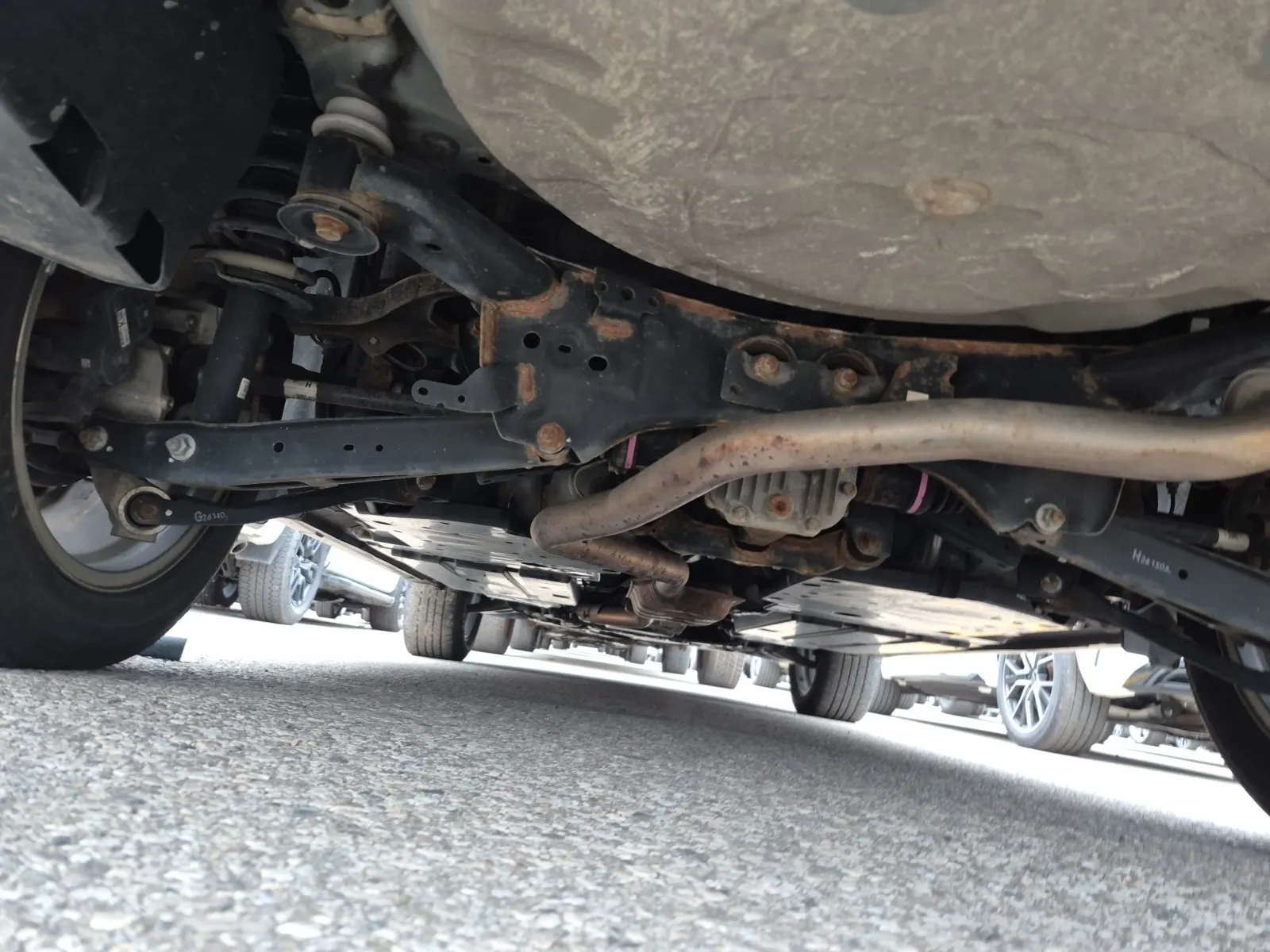 Undercarriage - Rear Photo