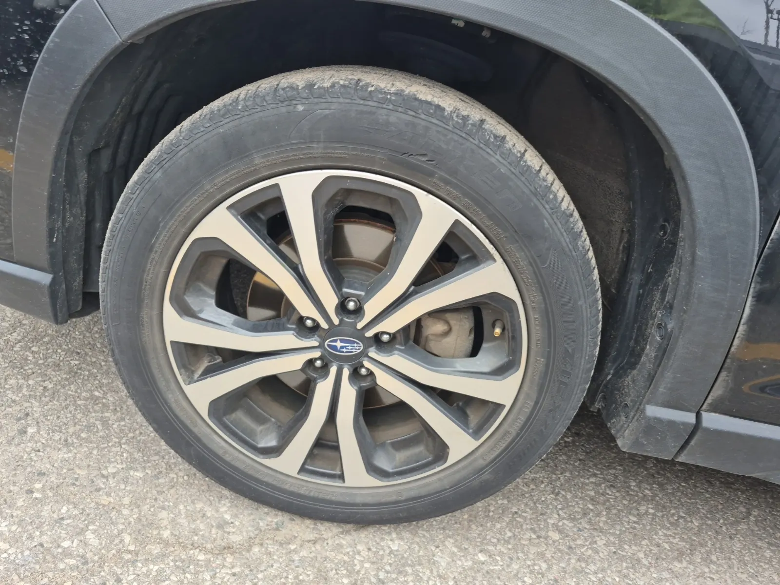 Front driver wheel/tire photo