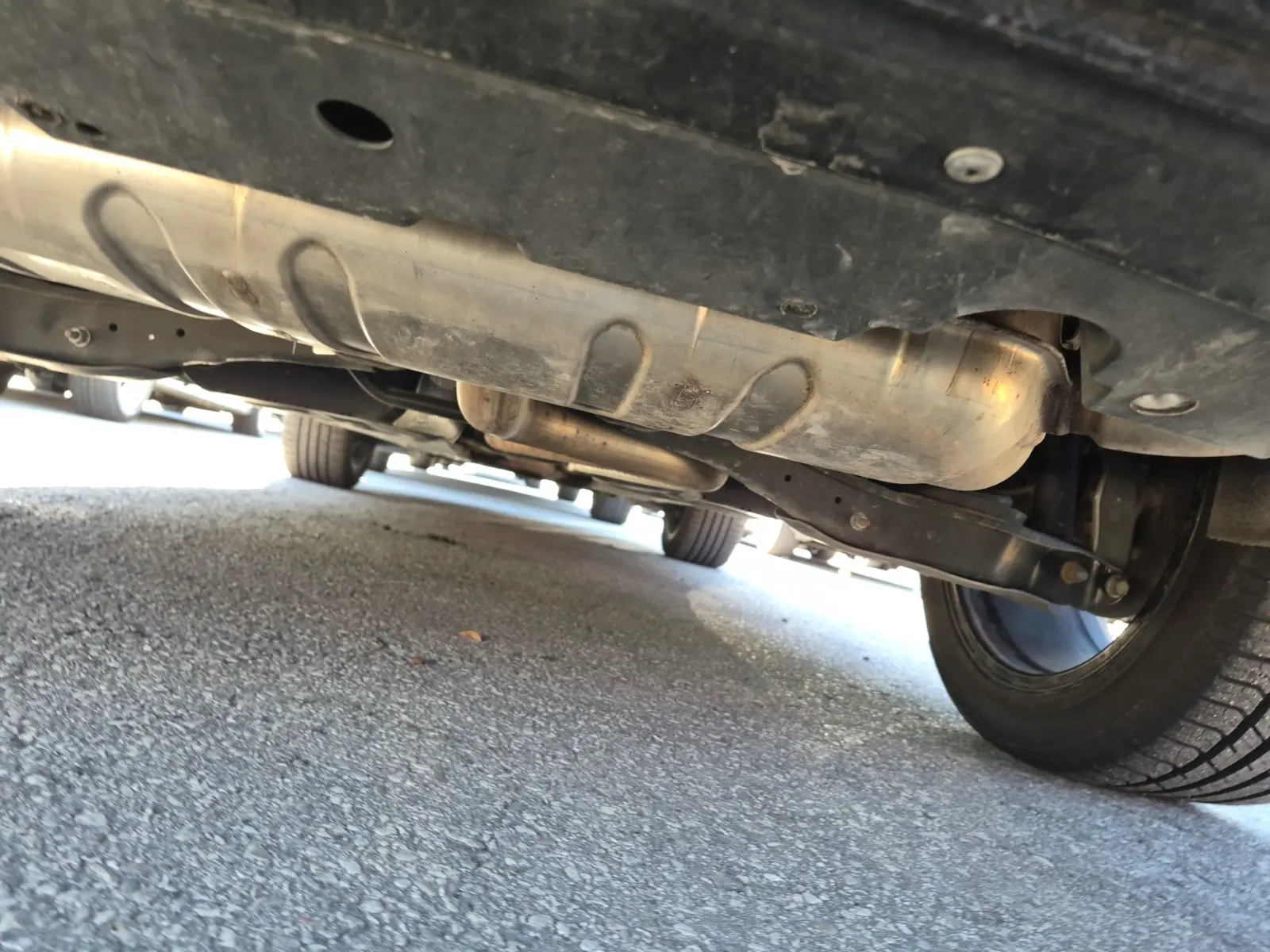Undercarriage - Rear Photo