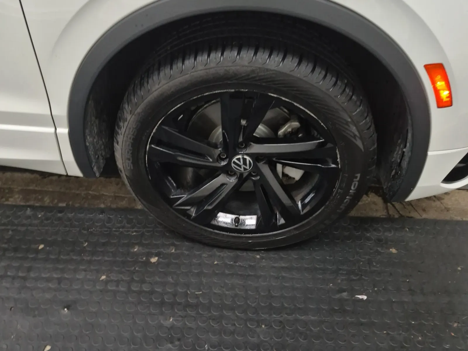 Right Front Wheel/Tire Photo