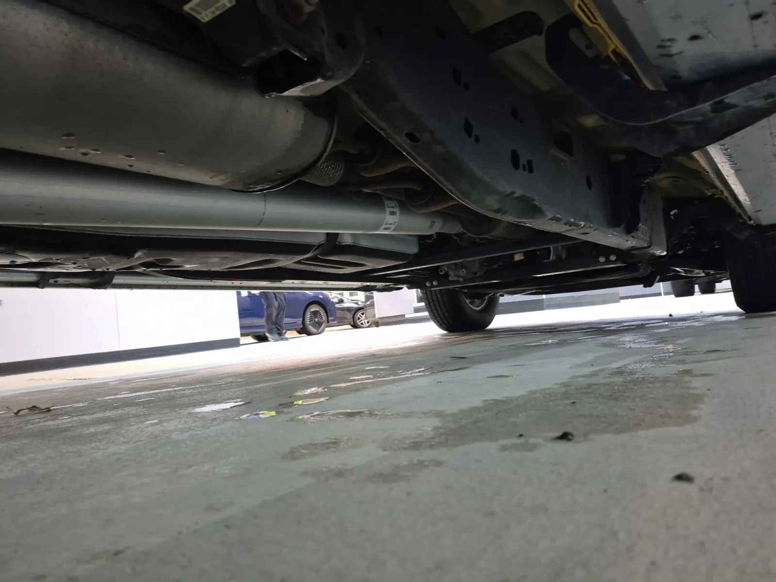 Undercarriage - Passenger Photo