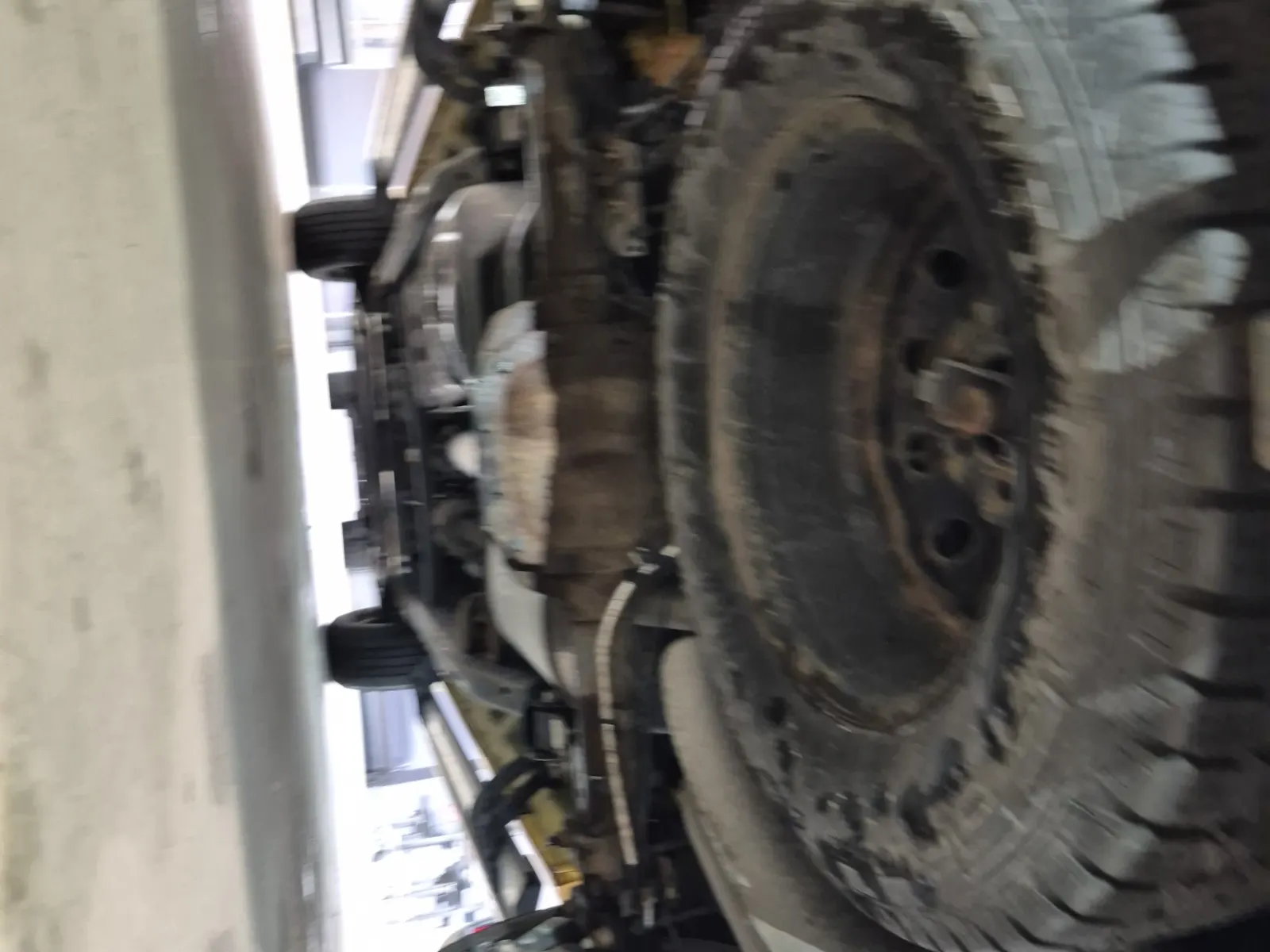 Undercarriage - Rear Photo