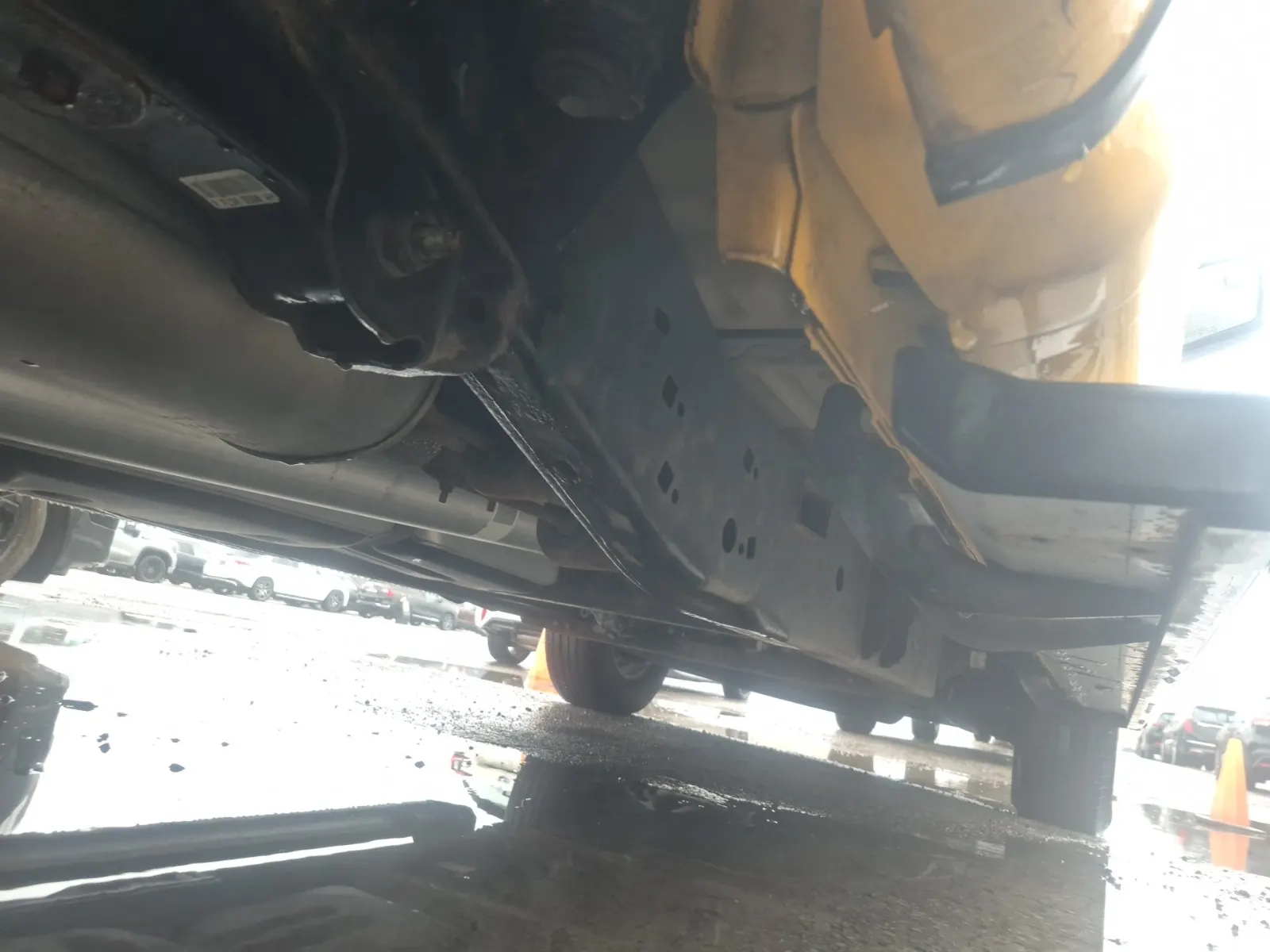 Undercarriage - Passenger Photo