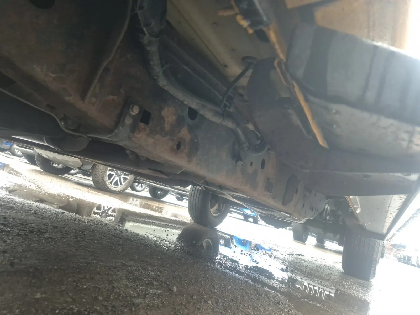Undercarriage - Driver Photo