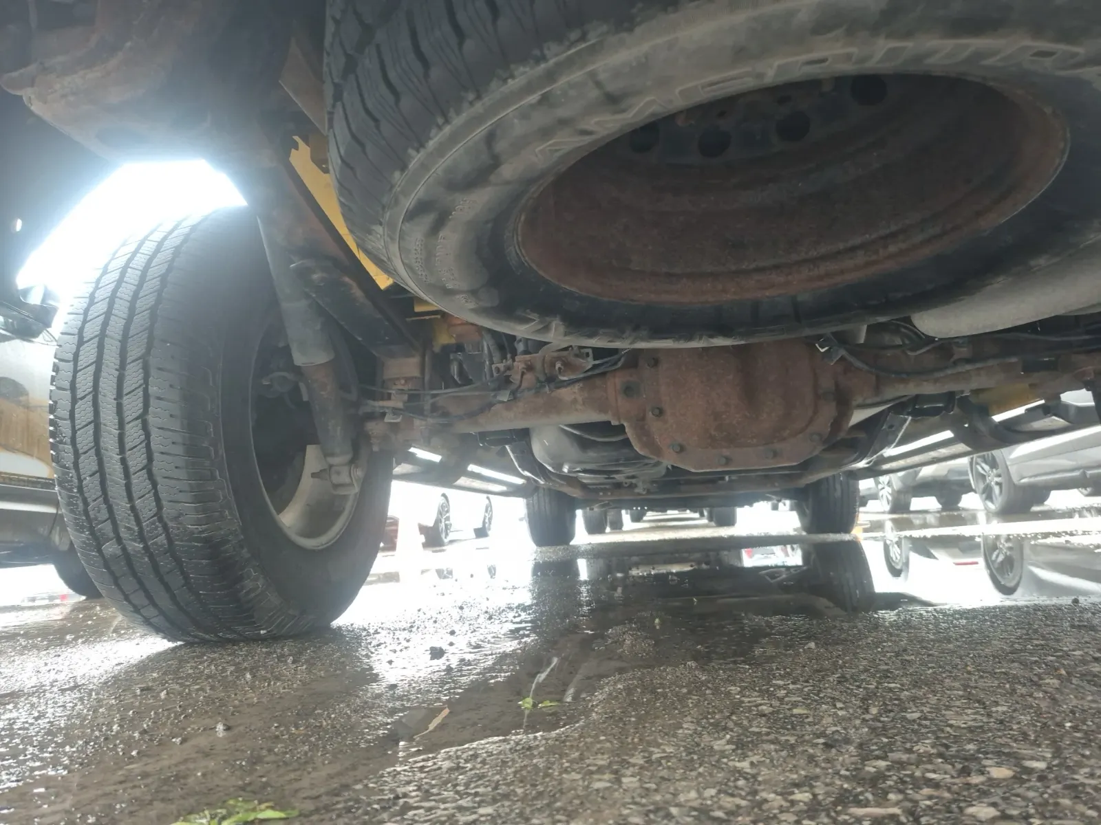 Undercarriage - Rear Photo