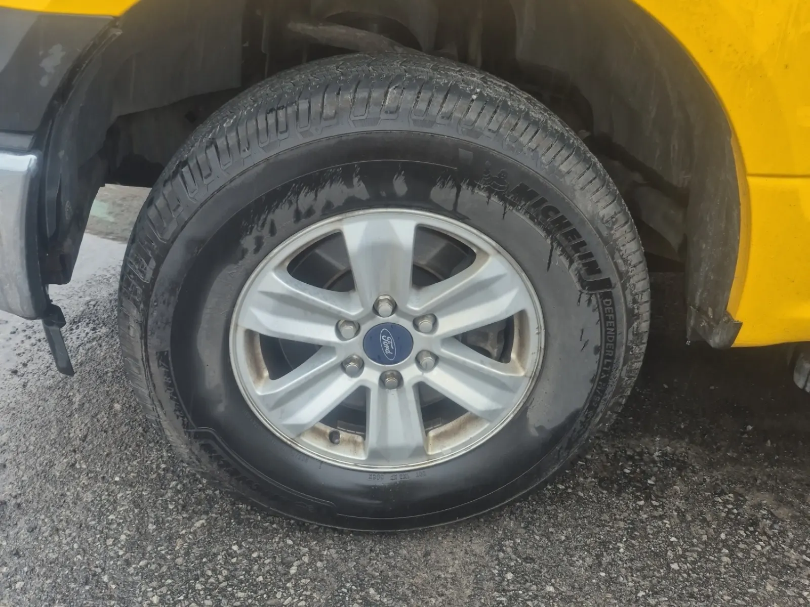 Front driver wheel/tire photo